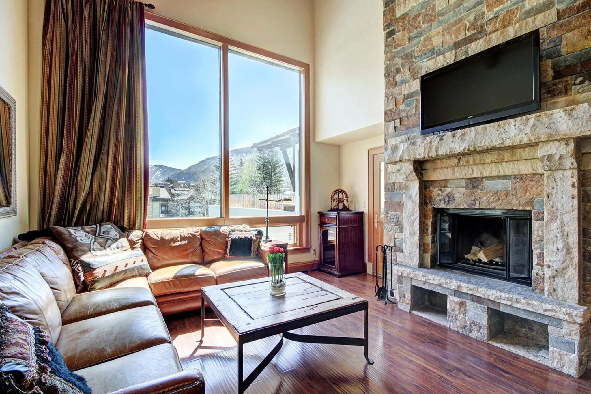Living room in Lodge at Vail, A RockResort by Vail Resorts