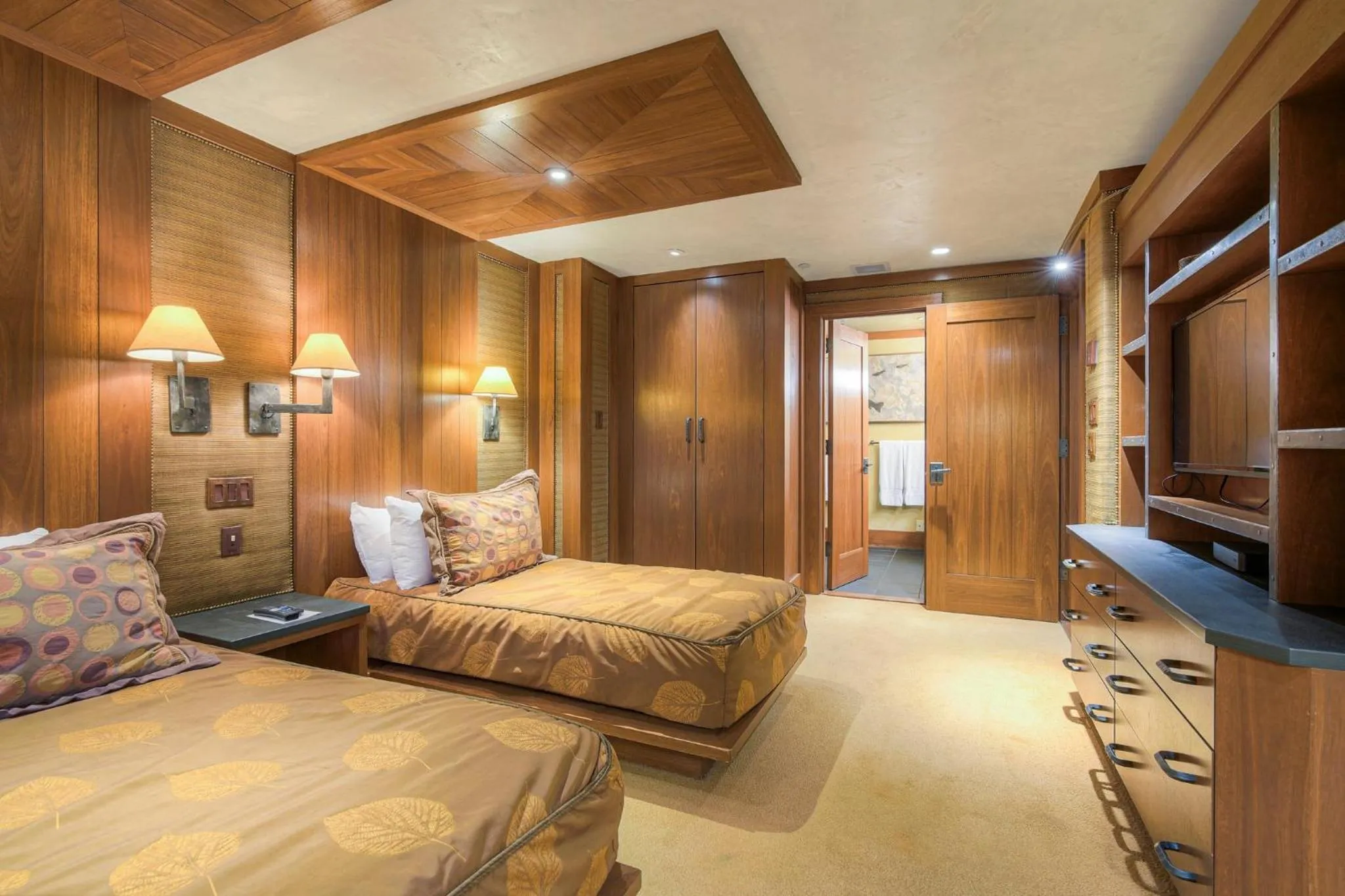 Bedroom, Bed in Lodge at Vail, A RockResort by Vail Resorts