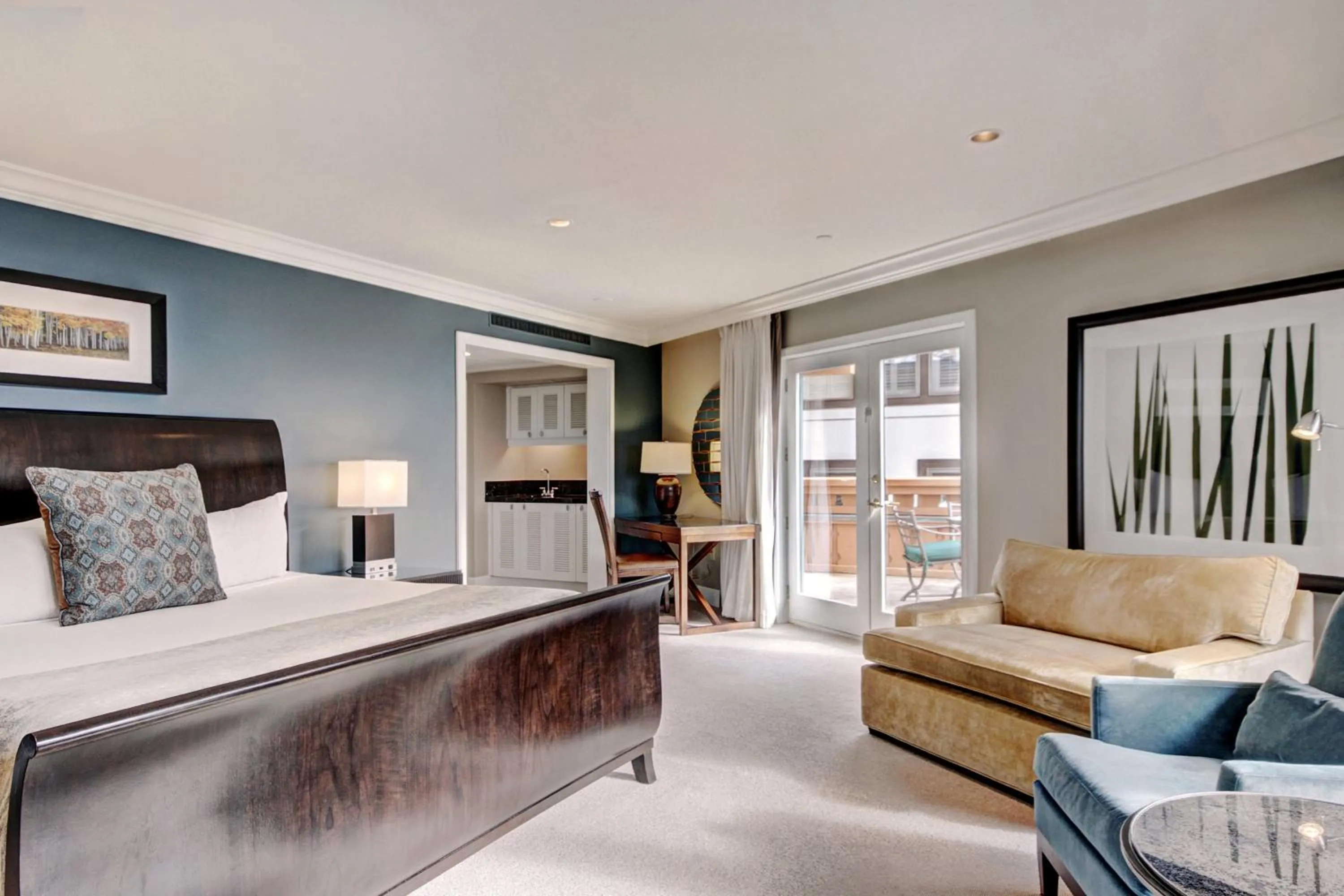 Living room in Lodge at Vail, A RockResort by Vail Resorts