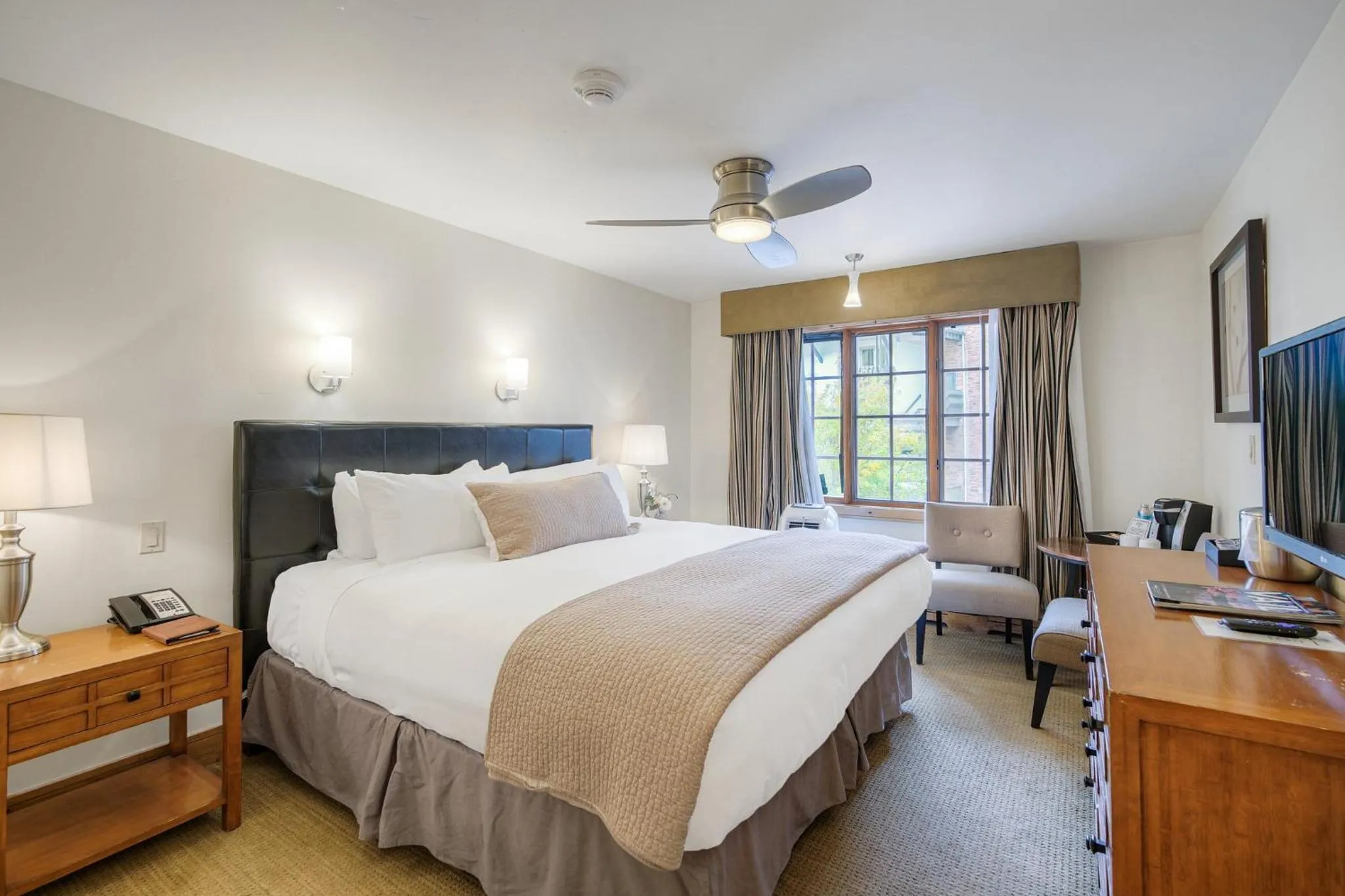 Bedroom, Bed in Lodge at Vail, A RockResort by Vail Resorts