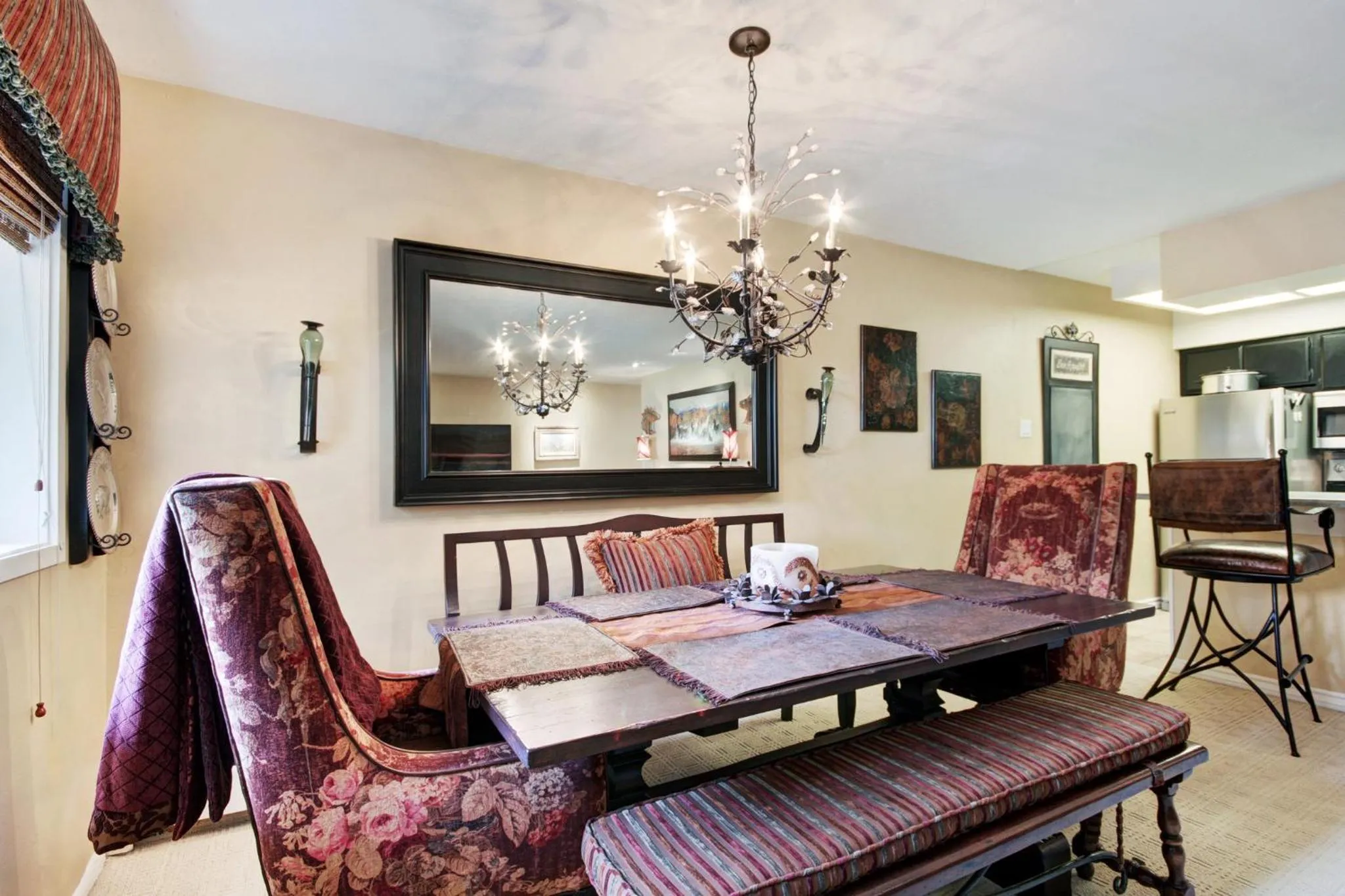 Dining area in Lodge at Vail, A RockResort by Vail Resorts