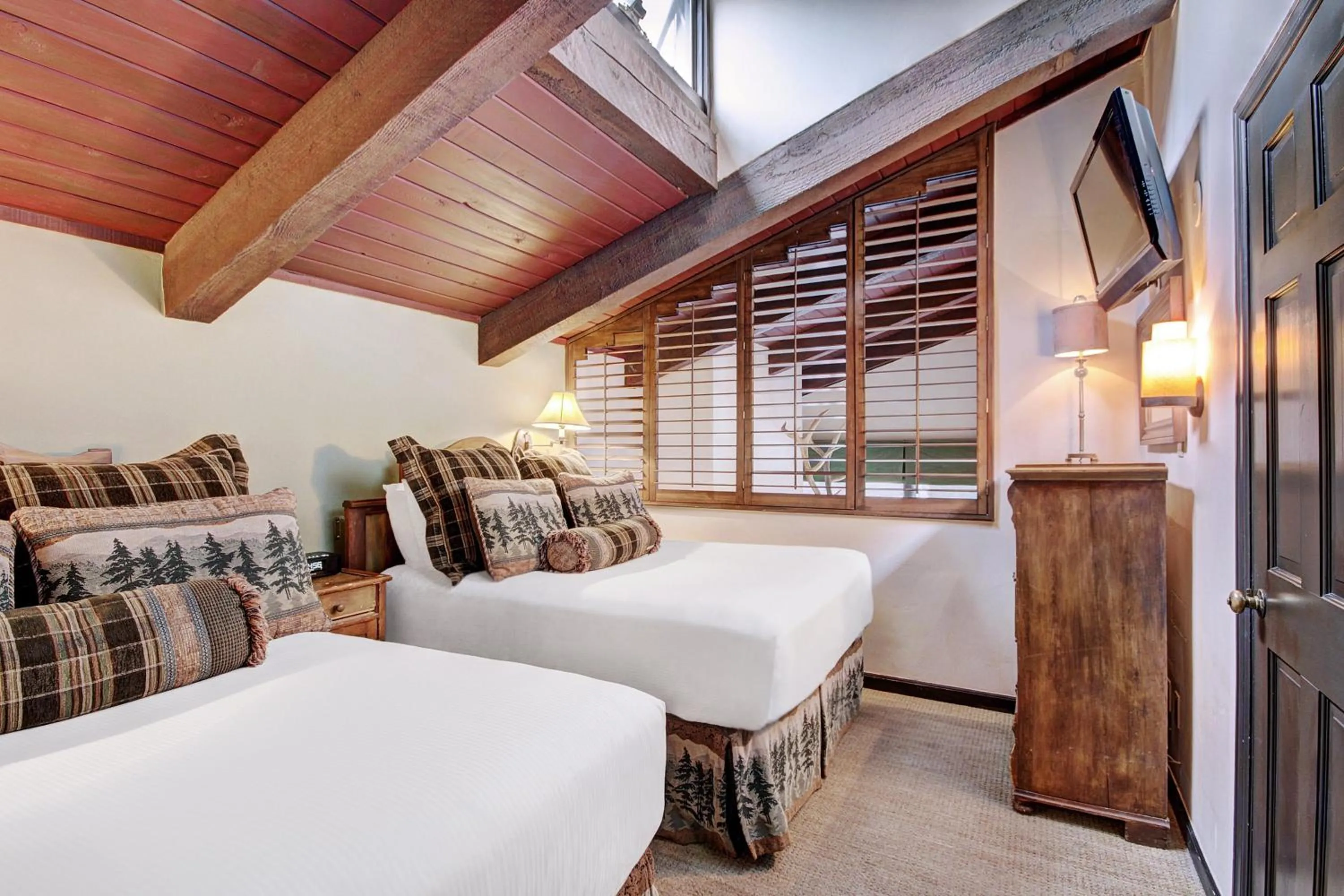 Bedroom, Bed in Lodge at Vail, A RockResort by Vail Resorts