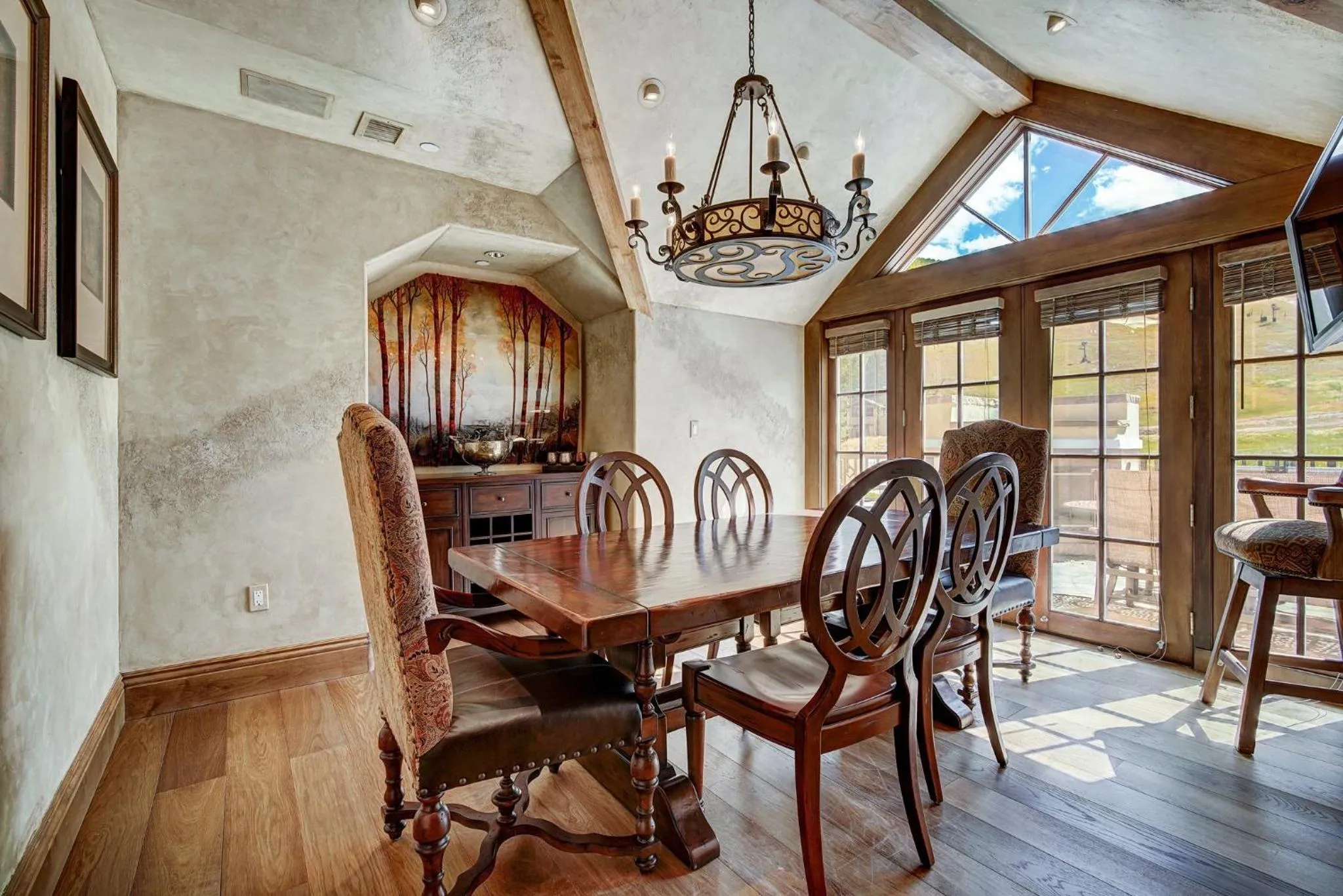 Dining area in Lodge at Vail, A RockResort by Vail Resorts