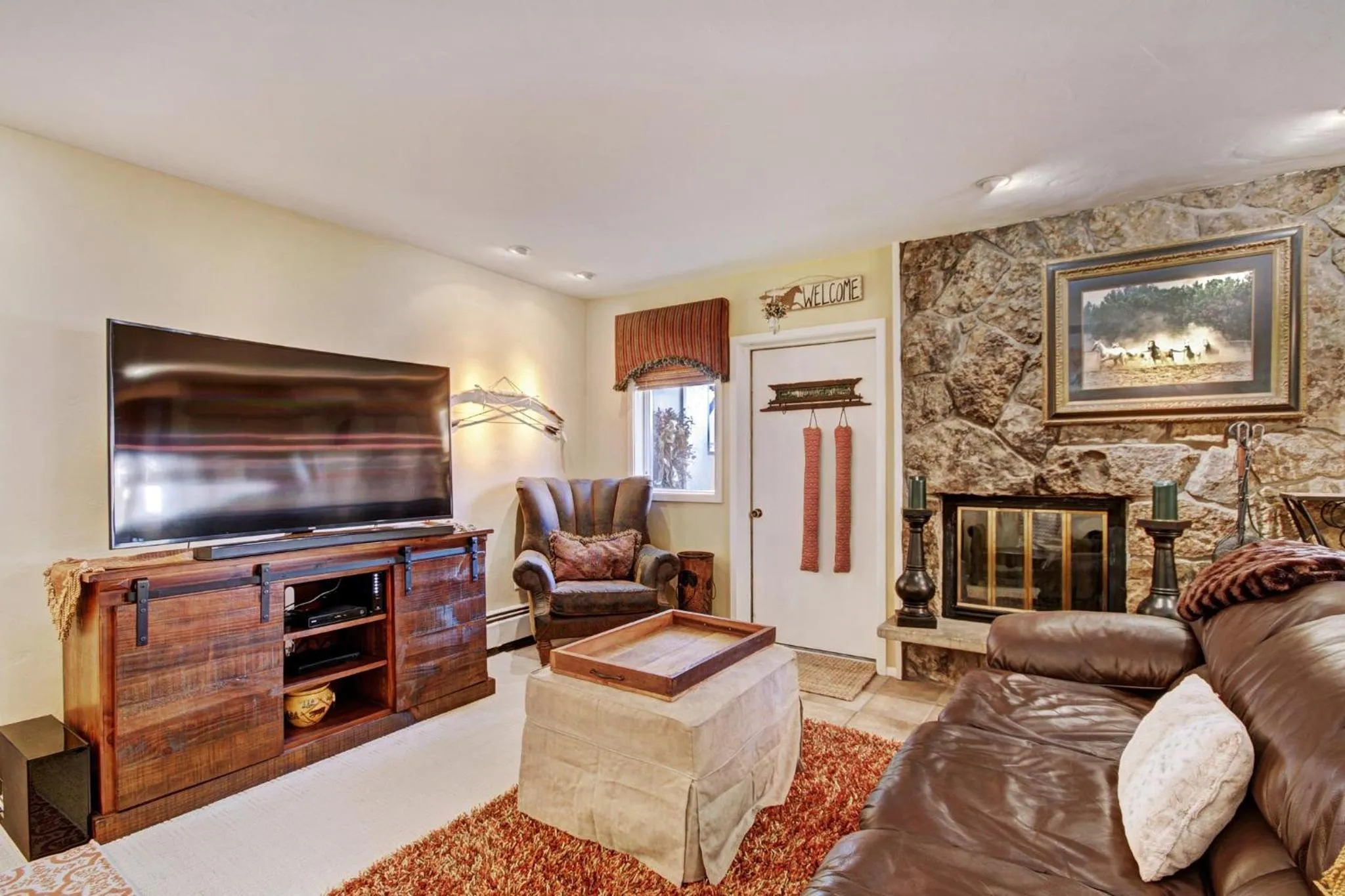 Living room in Lodge at Vail, A RockResort by Vail Resorts