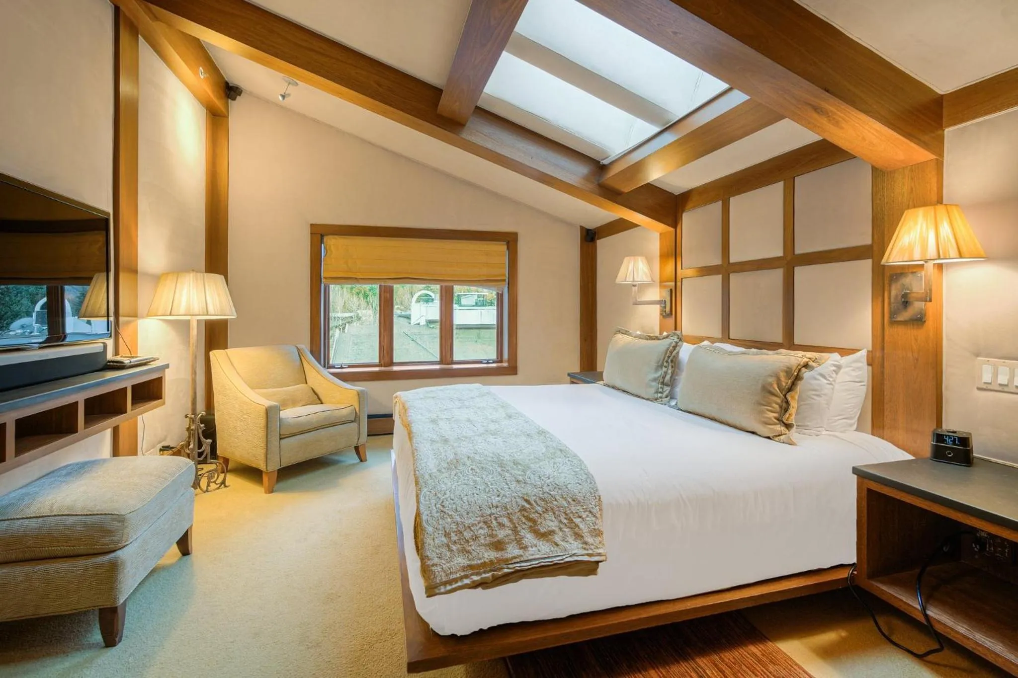 Bedroom, Bed in Lodge at Vail, A RockResort by Vail Resorts