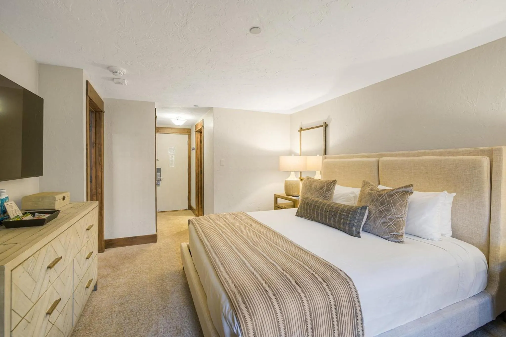 Bedroom, Bed in Lodge at Vail, A RockResort by Vail Resorts