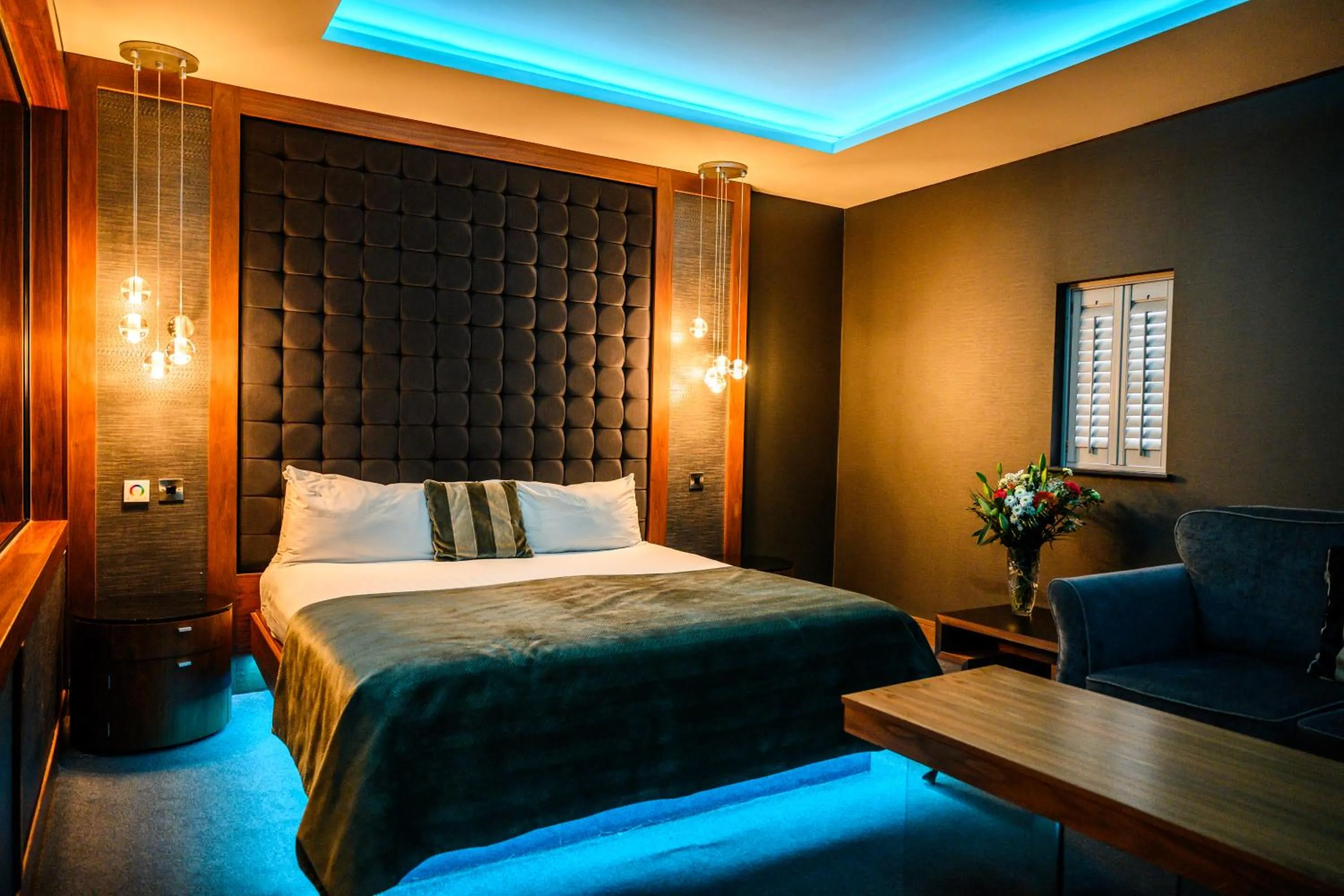 Bedroom, Bed in Riverside Park Hotel