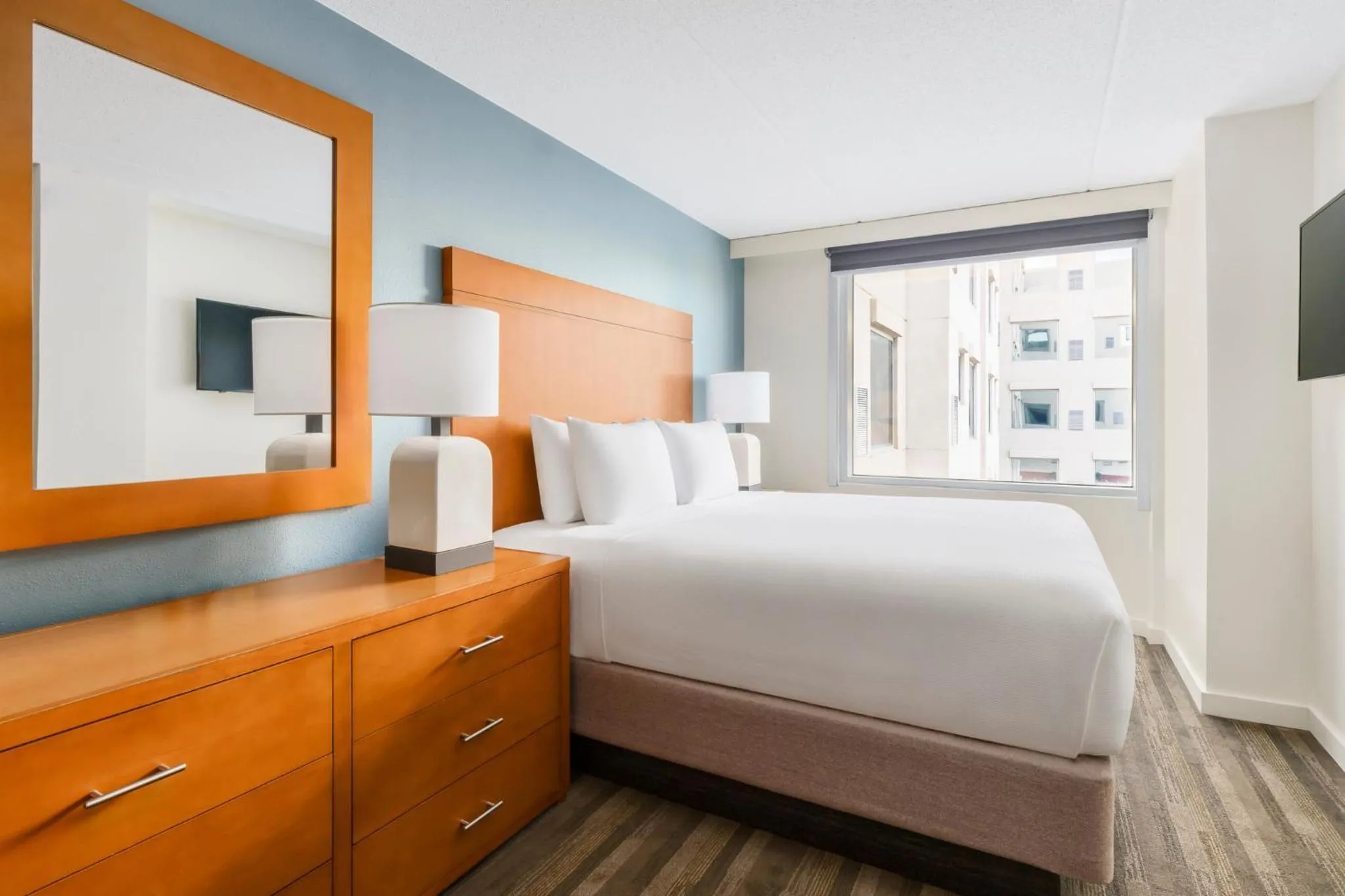 Bed in Hyatt House Fort Lauderdale Airport/Cruise Port