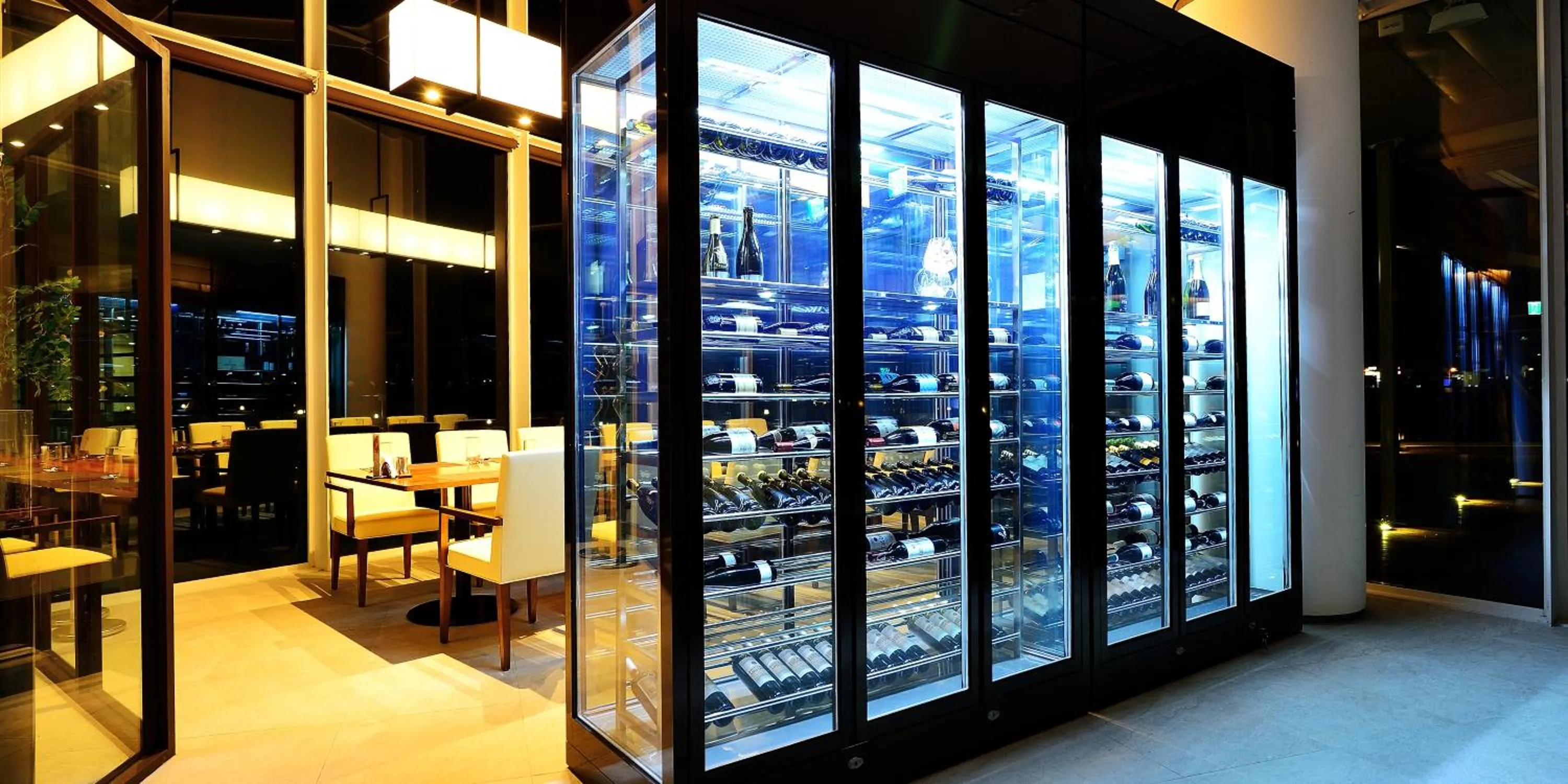 Restaurant/places to eat in Midas Hotel & Resort