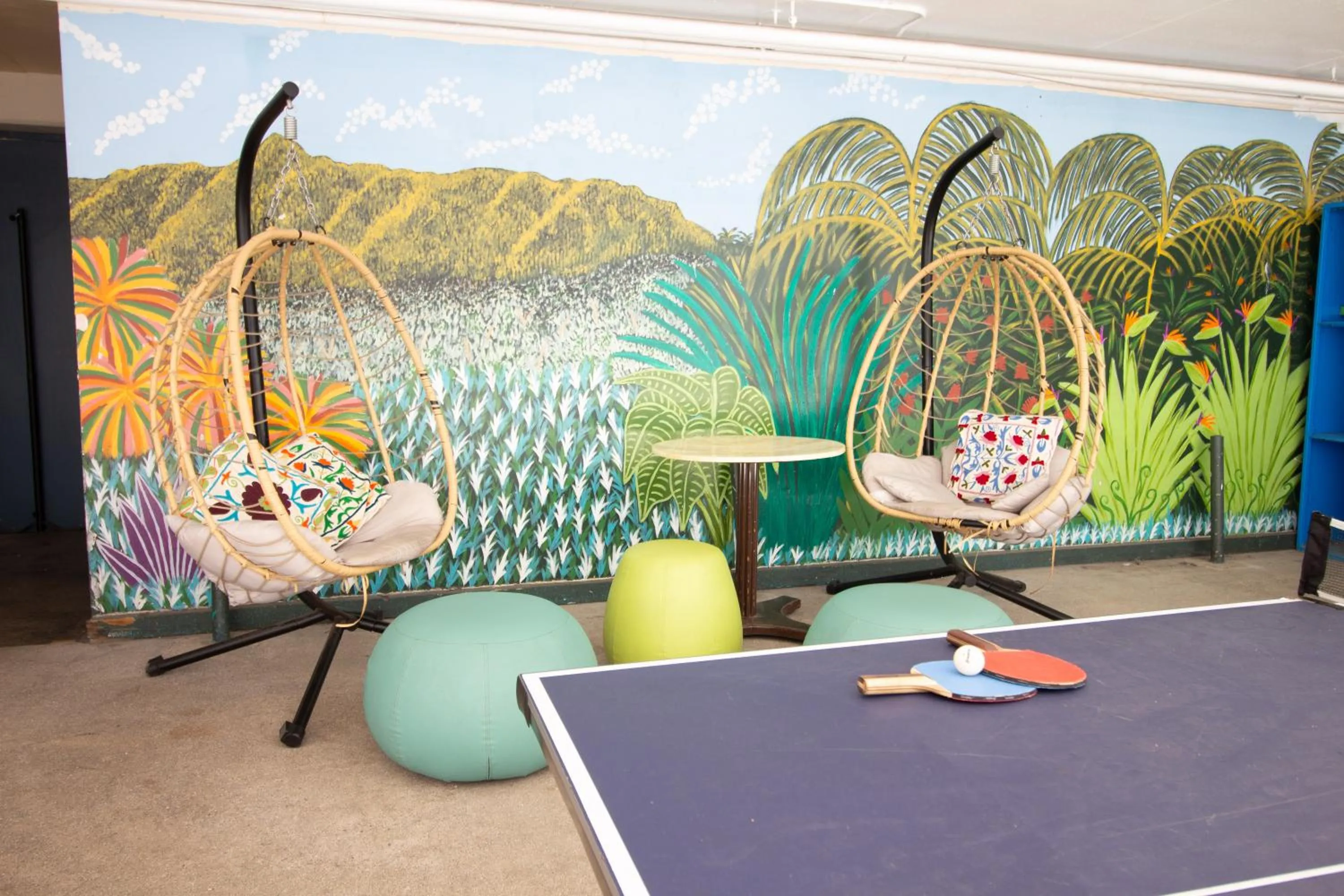 Table tennis in Waikiki Beachside Hostel