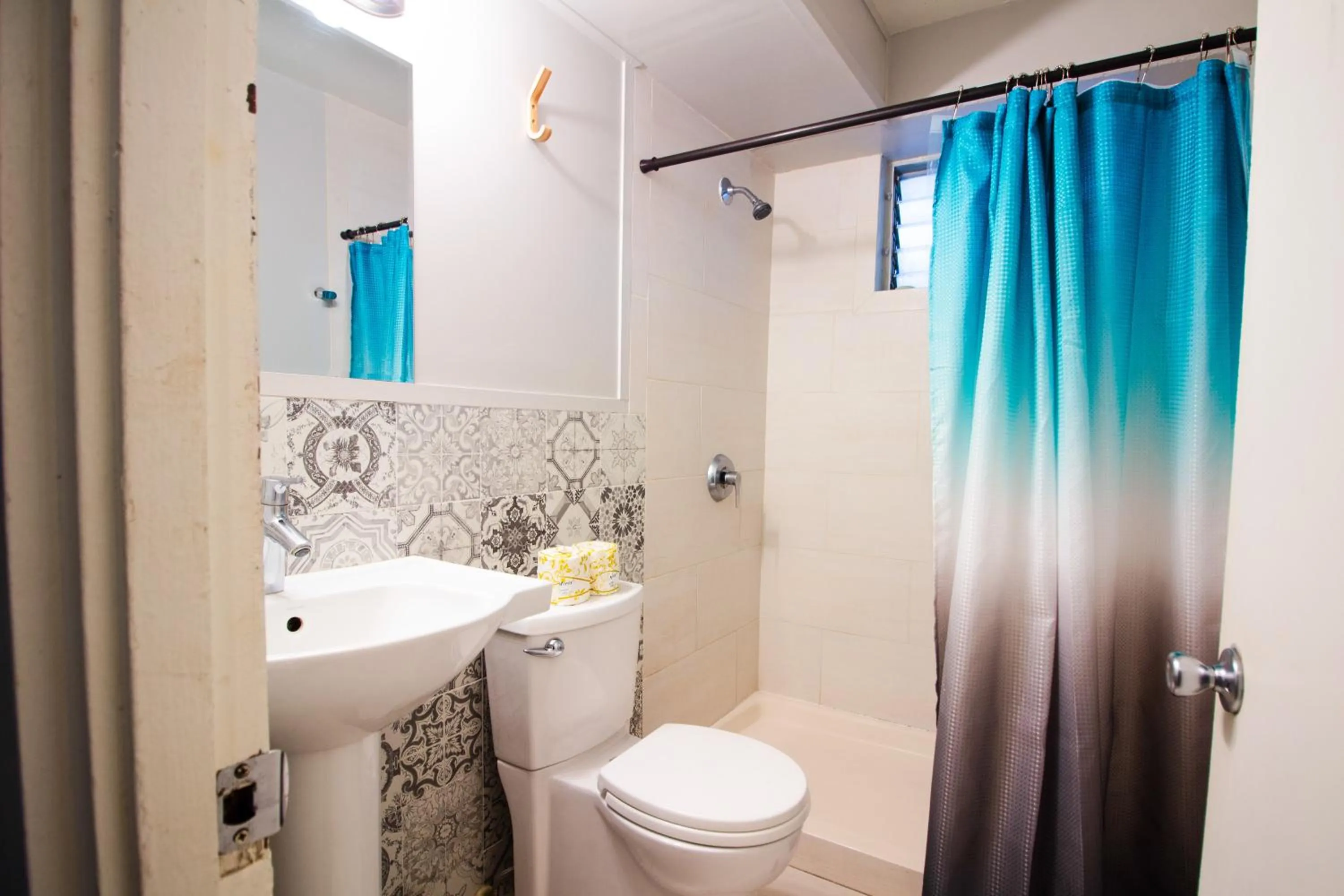 Waikiki Beachside Hostel