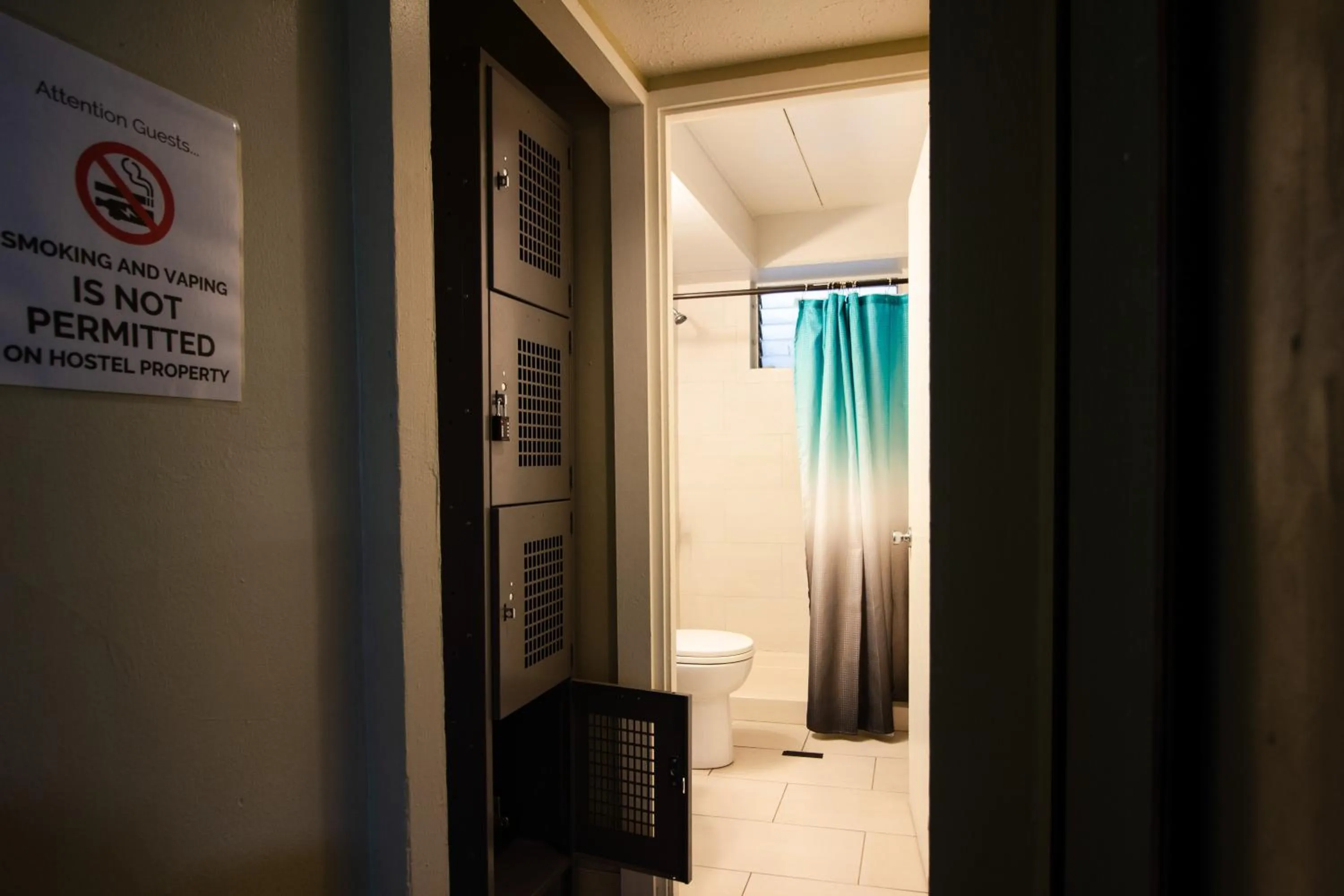 Waikiki Beachside Hostel