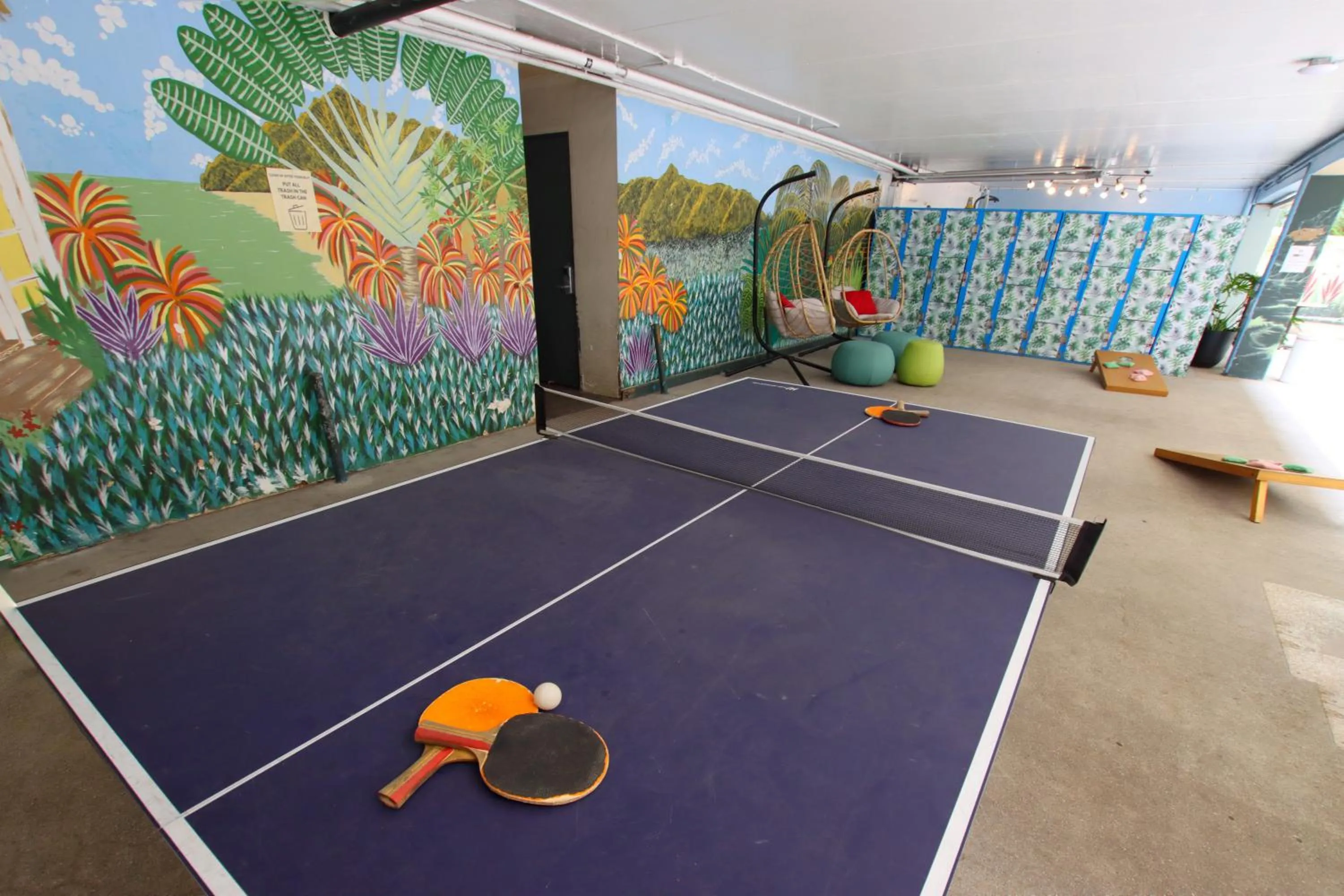 Table tennis in Waikiki Beachside Hostel