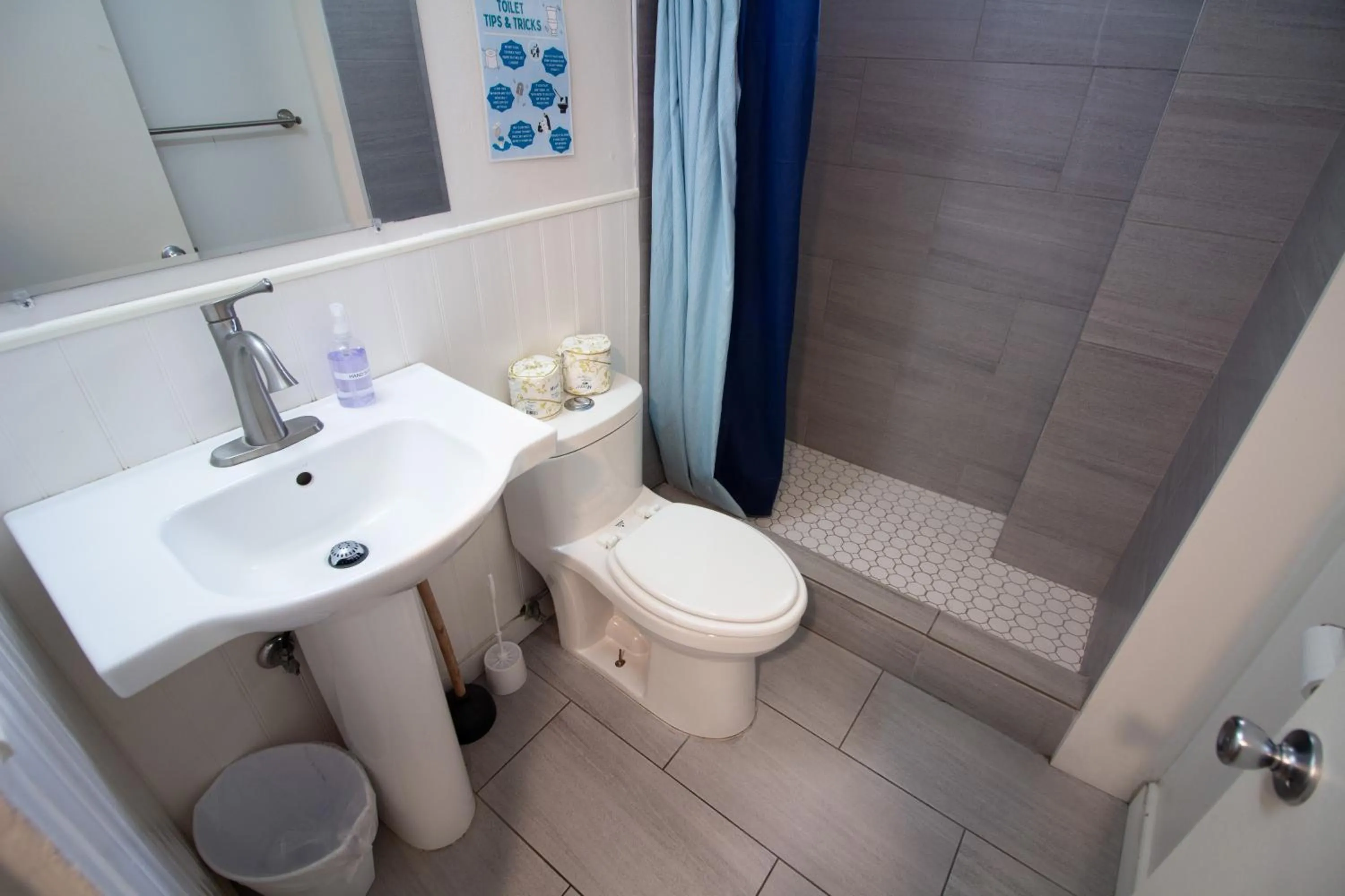 Waikiki Beachside Hostel