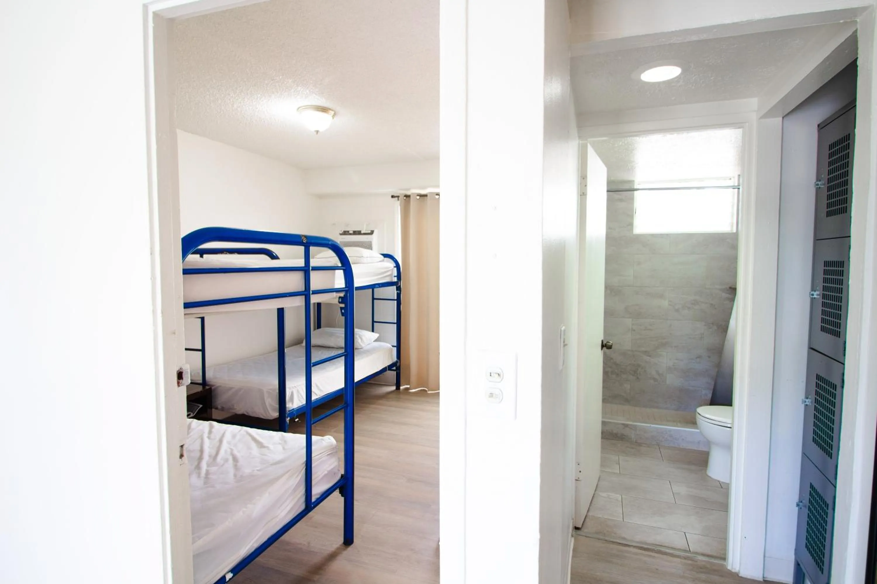 Bed in Waikiki Beachside Hostel