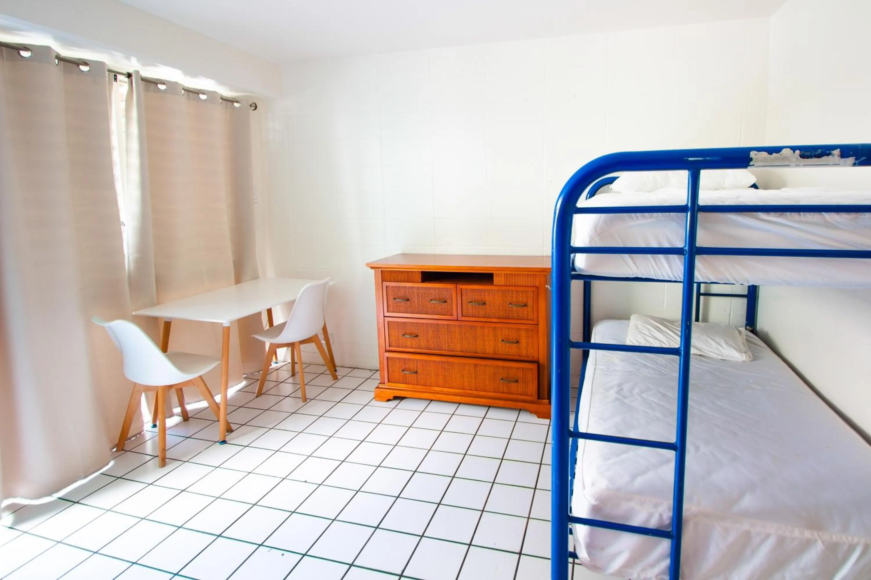 Bed in Waikiki Beachside Hostel