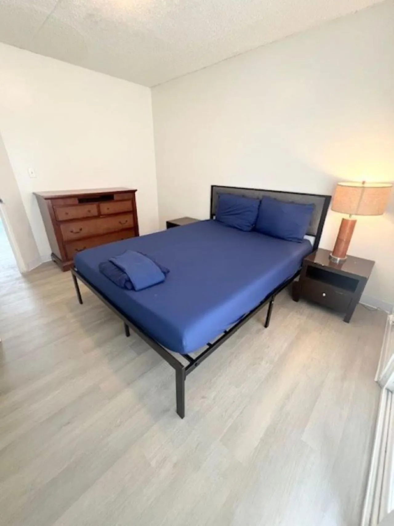 Bed in Waikiki Beachside Hostel