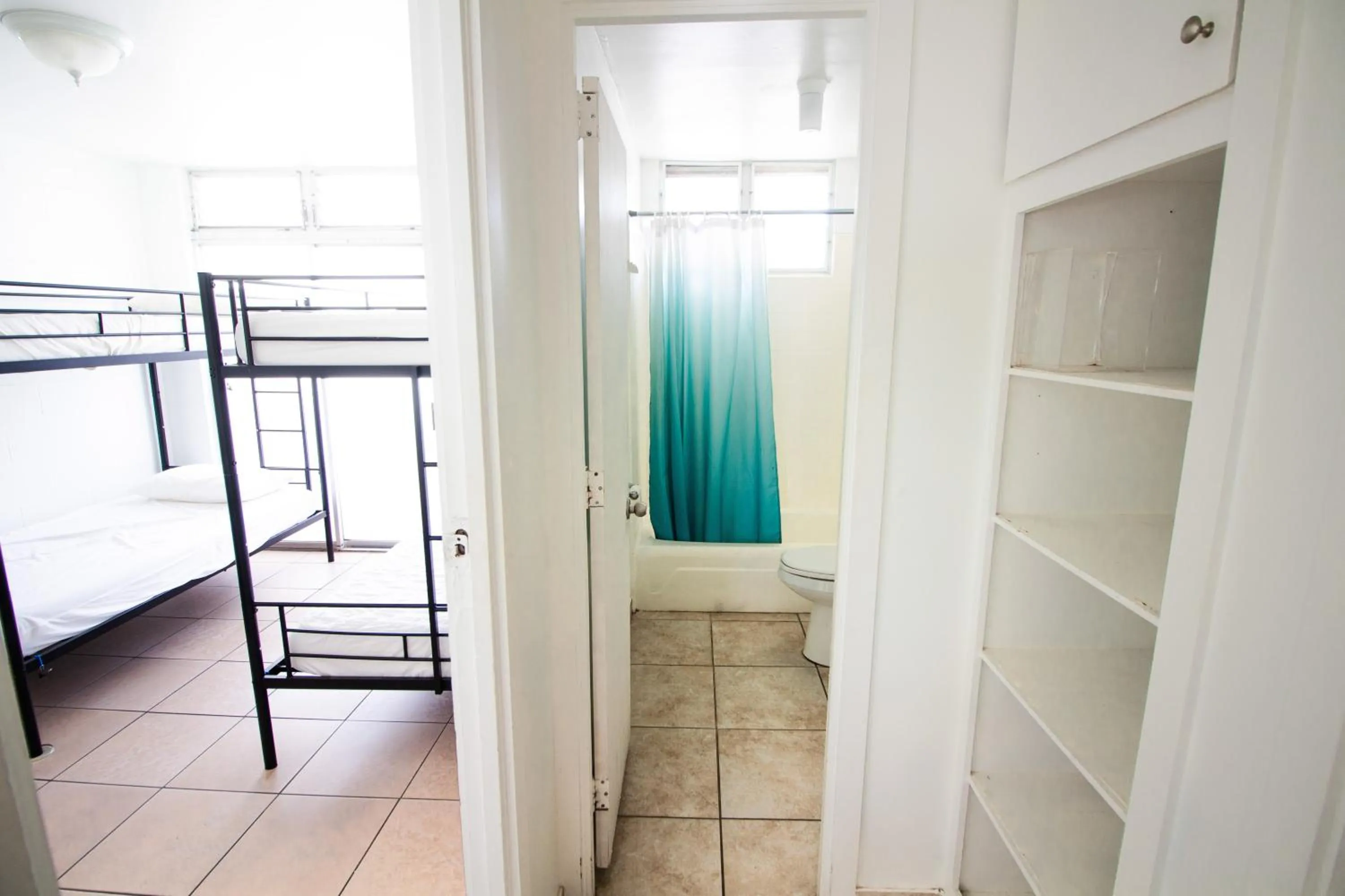 Bed in Waikiki Beachside Hostel