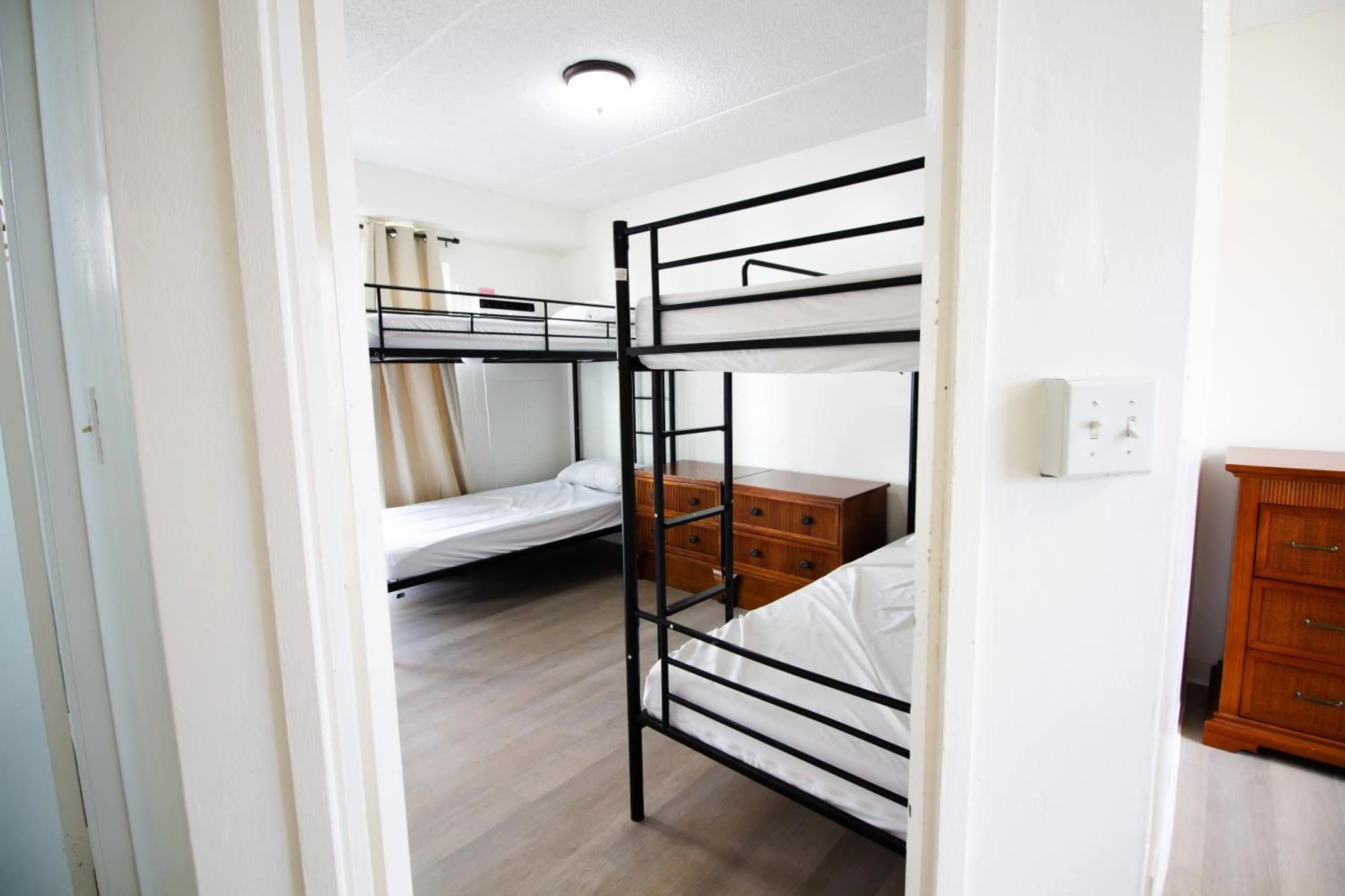 Bed in Waikiki Beachside Hostel