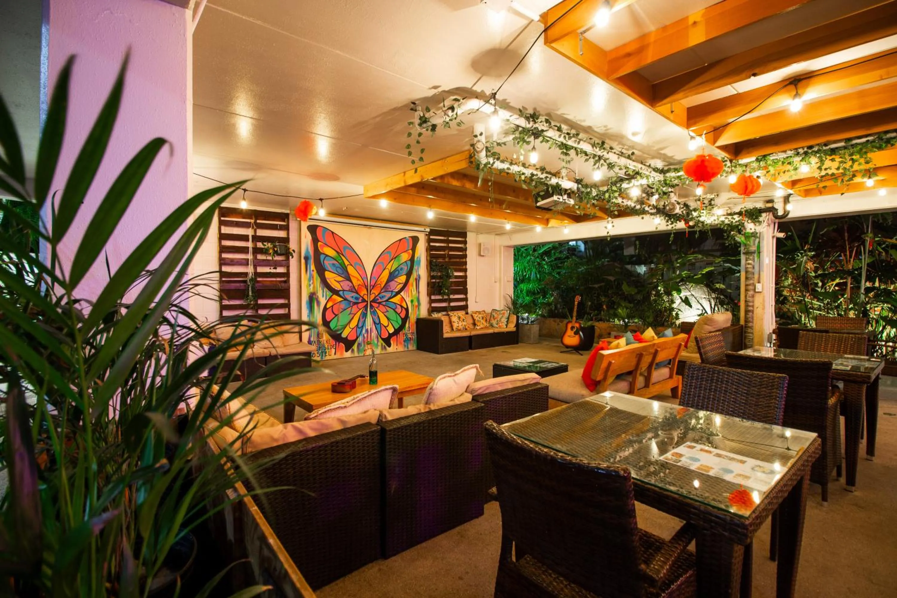 Restaurant/places to eat in Waikiki Beachside Hostel