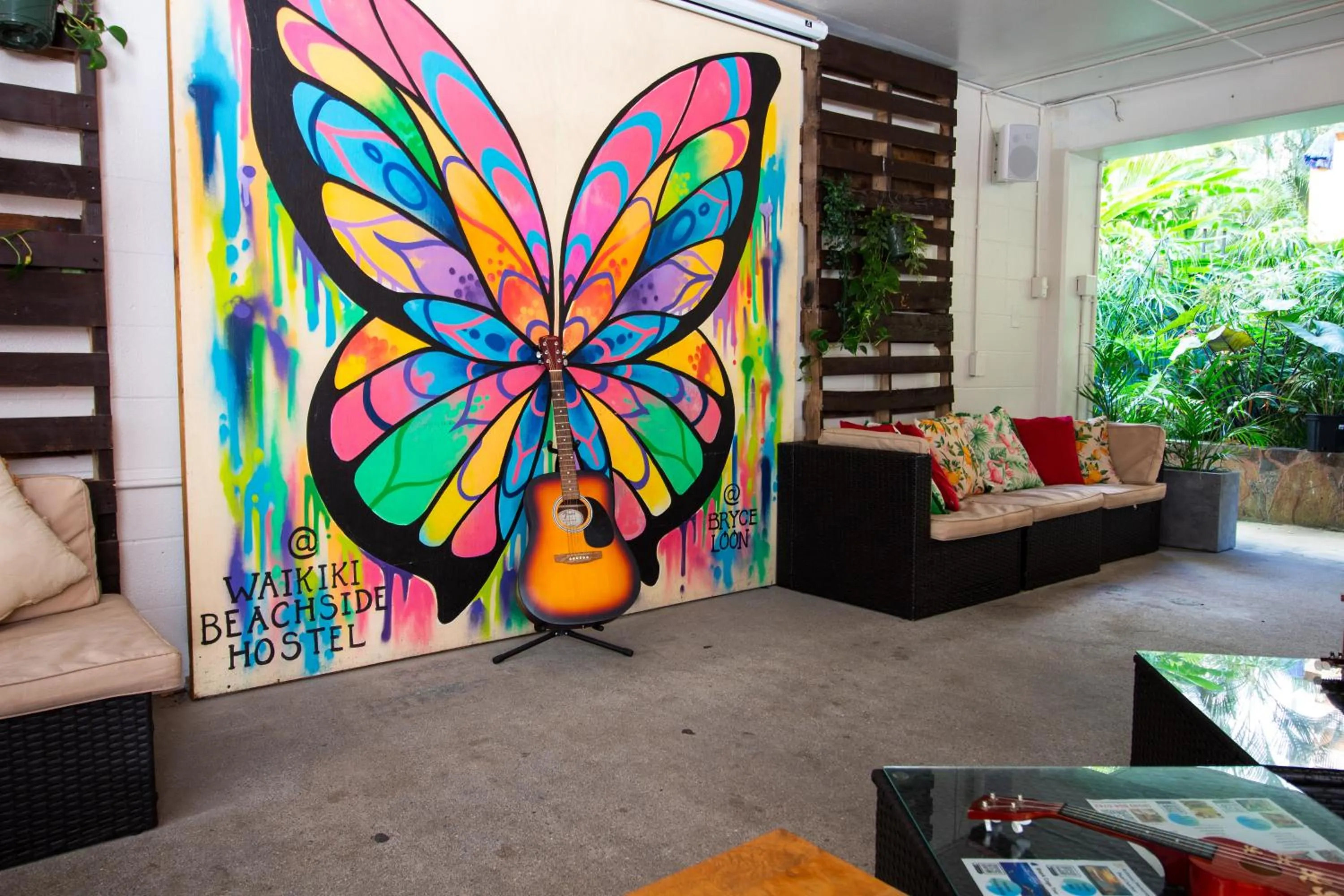 Waikiki Beachside Hostel