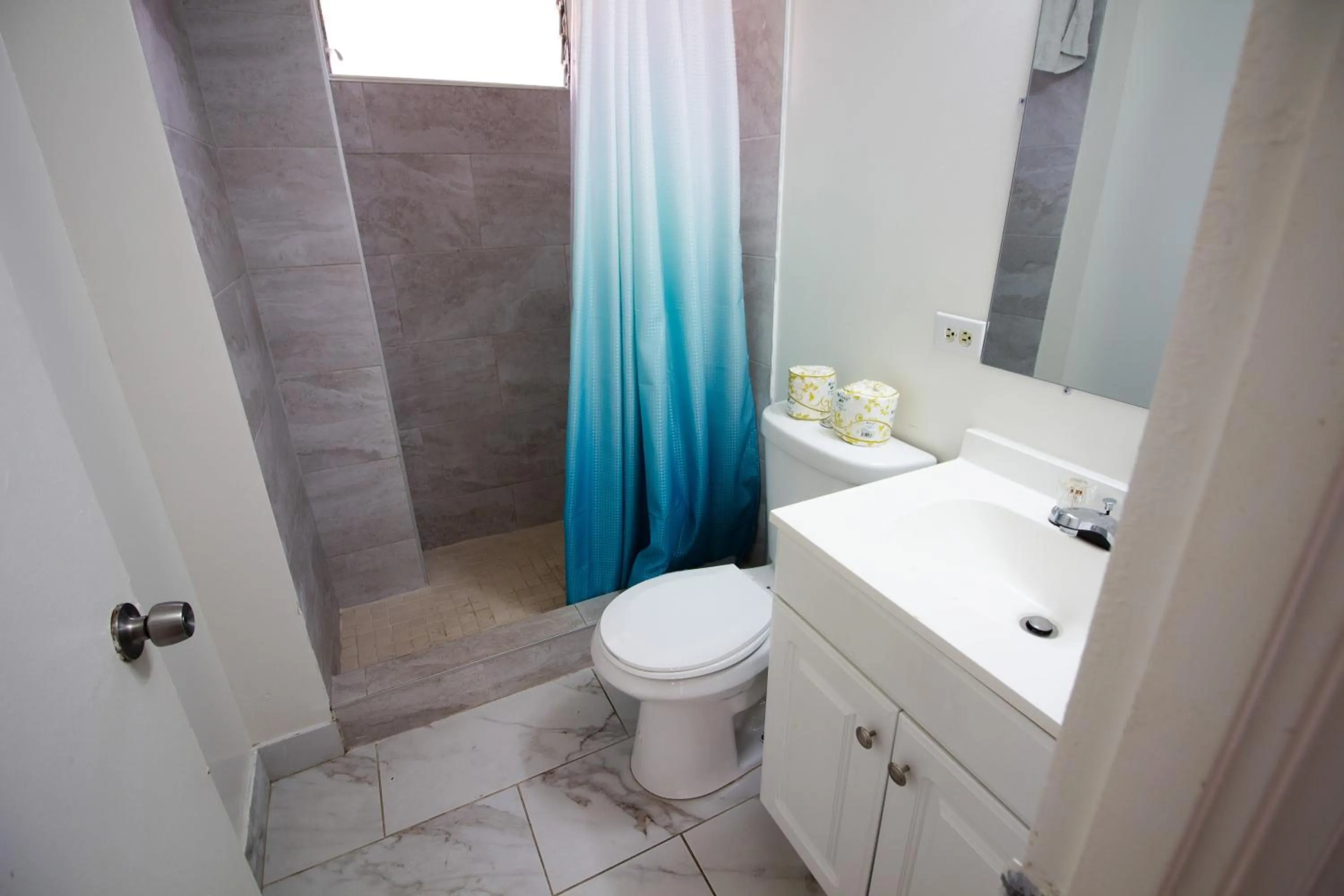 Waikiki Beachside Hostel