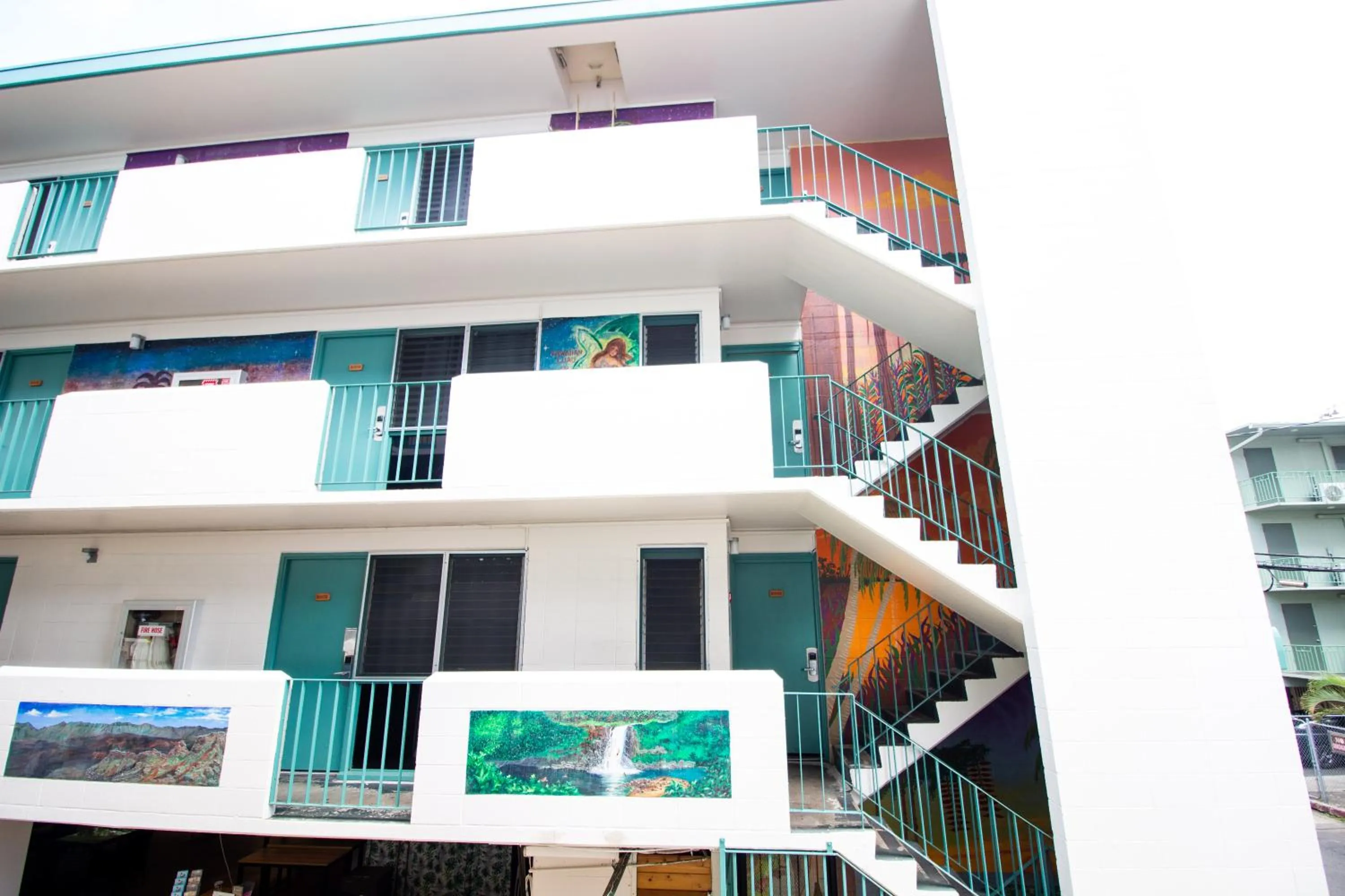 Property building in Waikiki Beachside Hostel