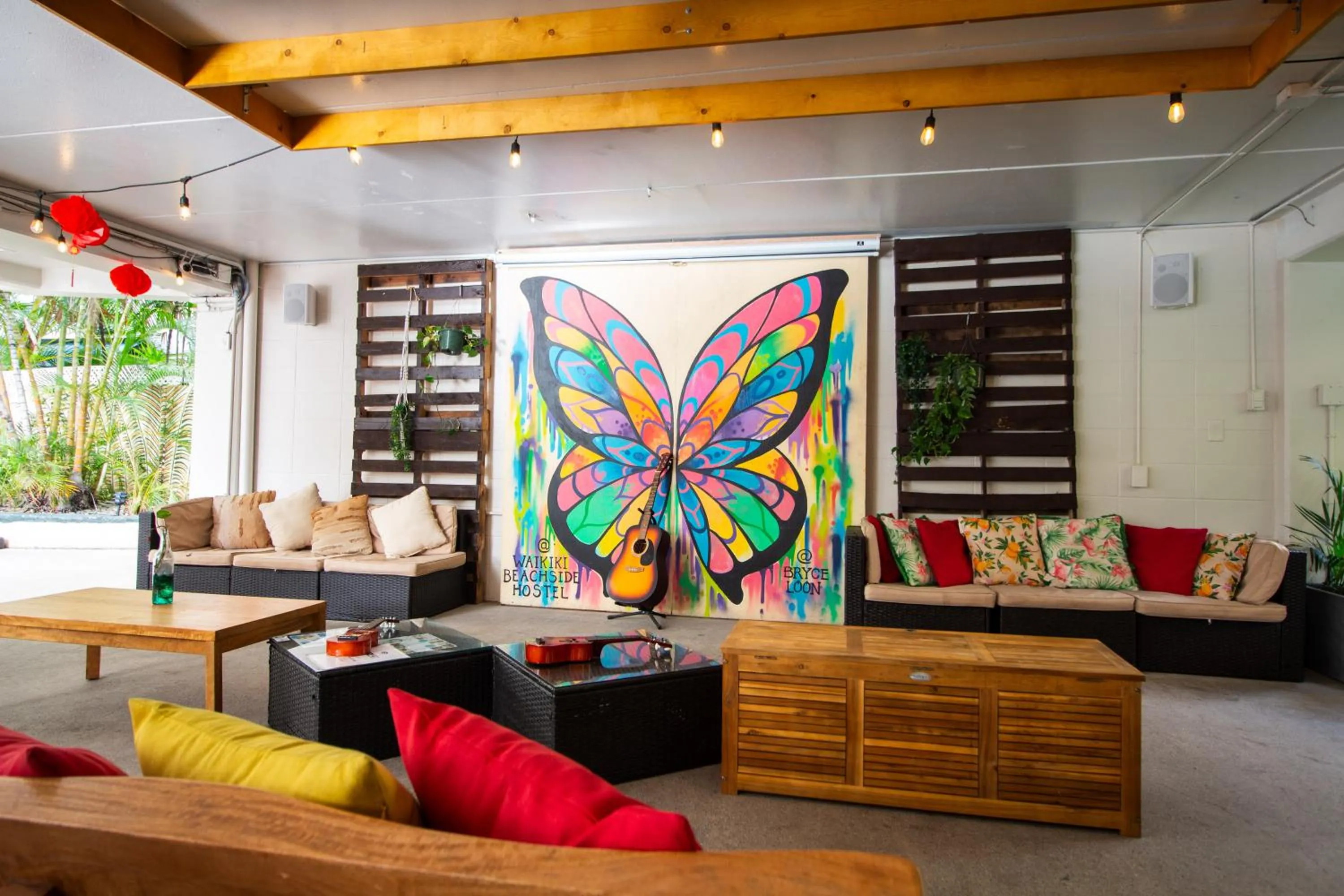 Lounge or bar in Waikiki Beachside Hostel