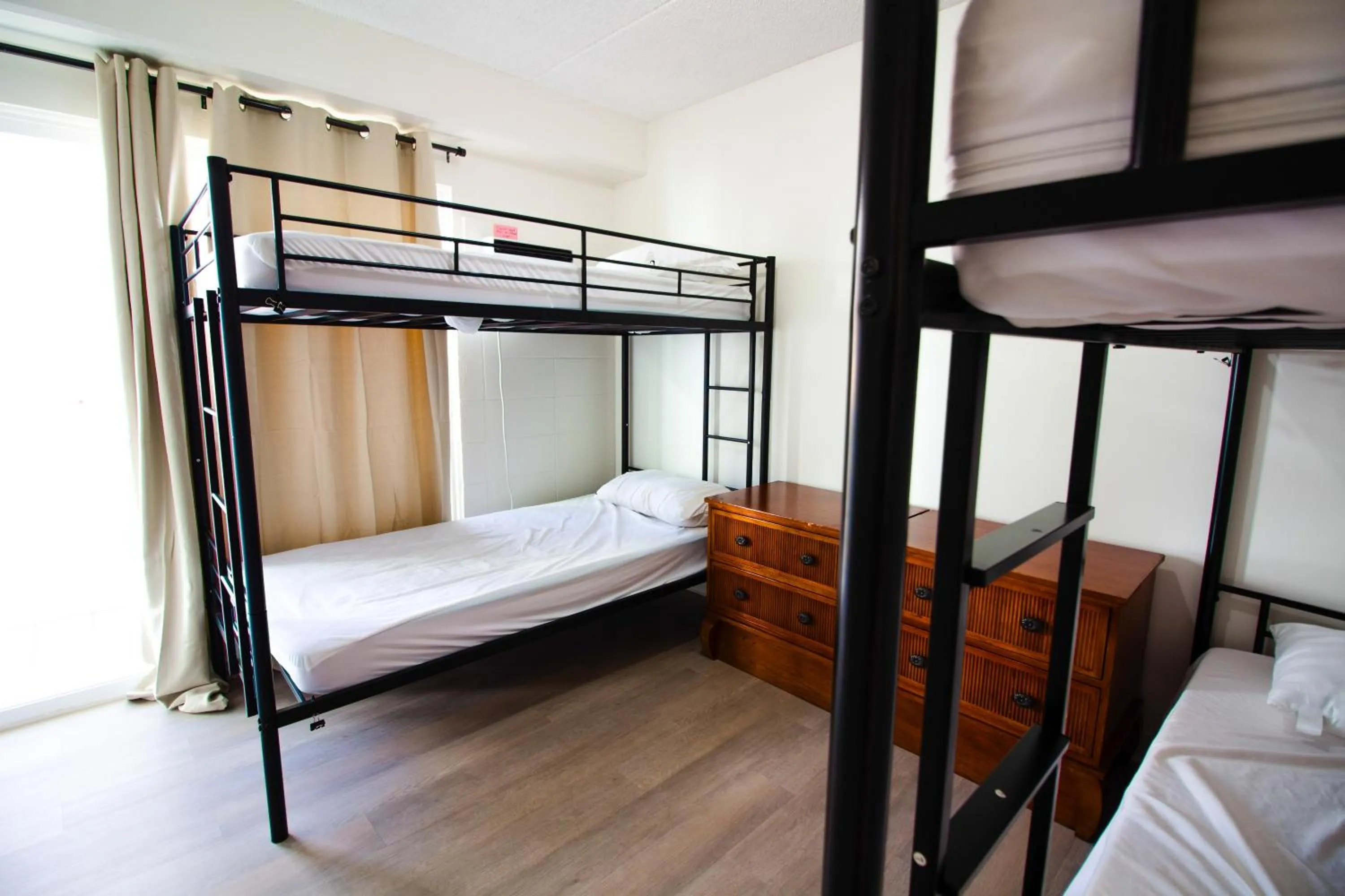 Bed in Waikiki Beachside Hostel