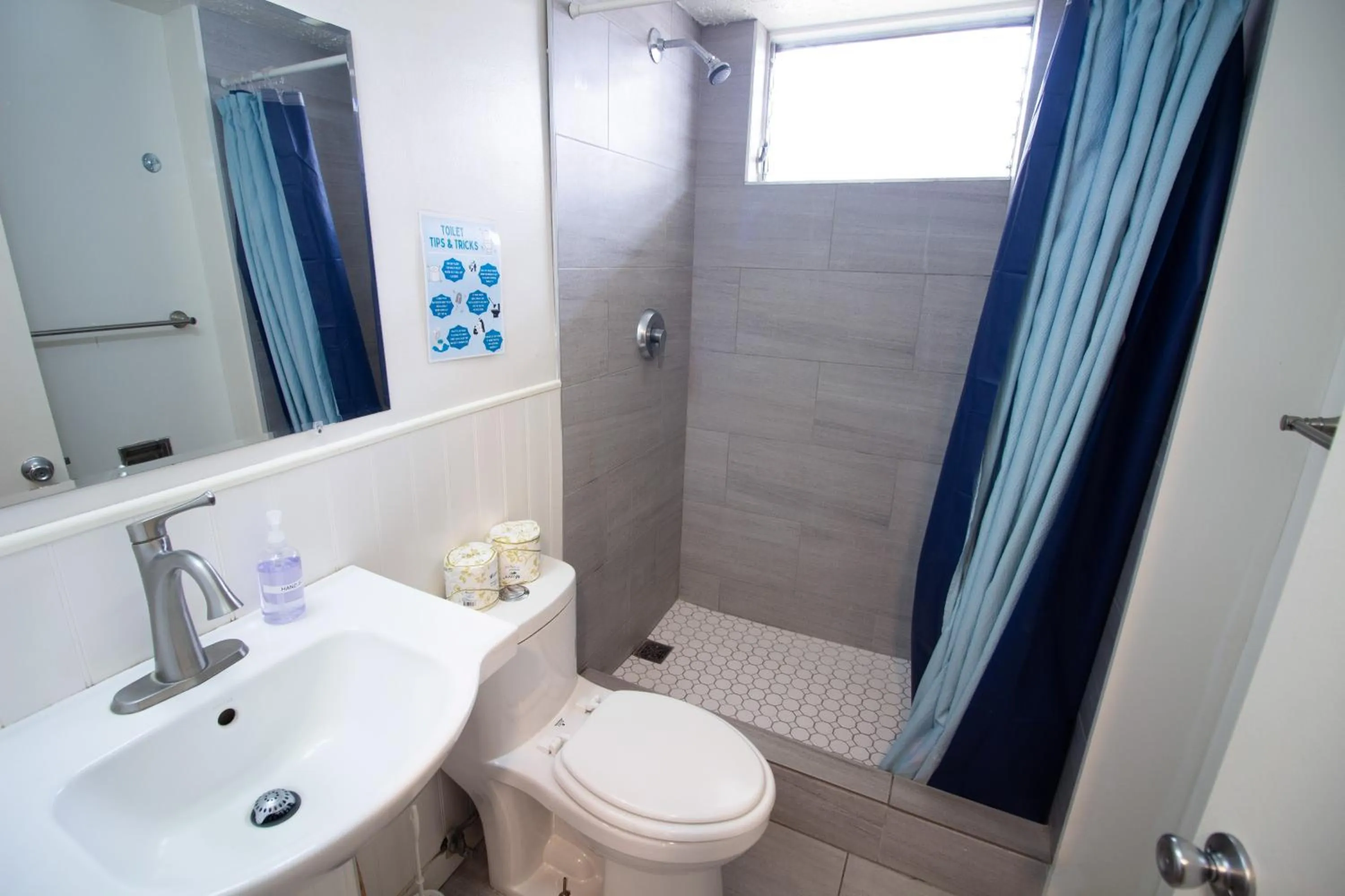 Waikiki Beachside Hostel