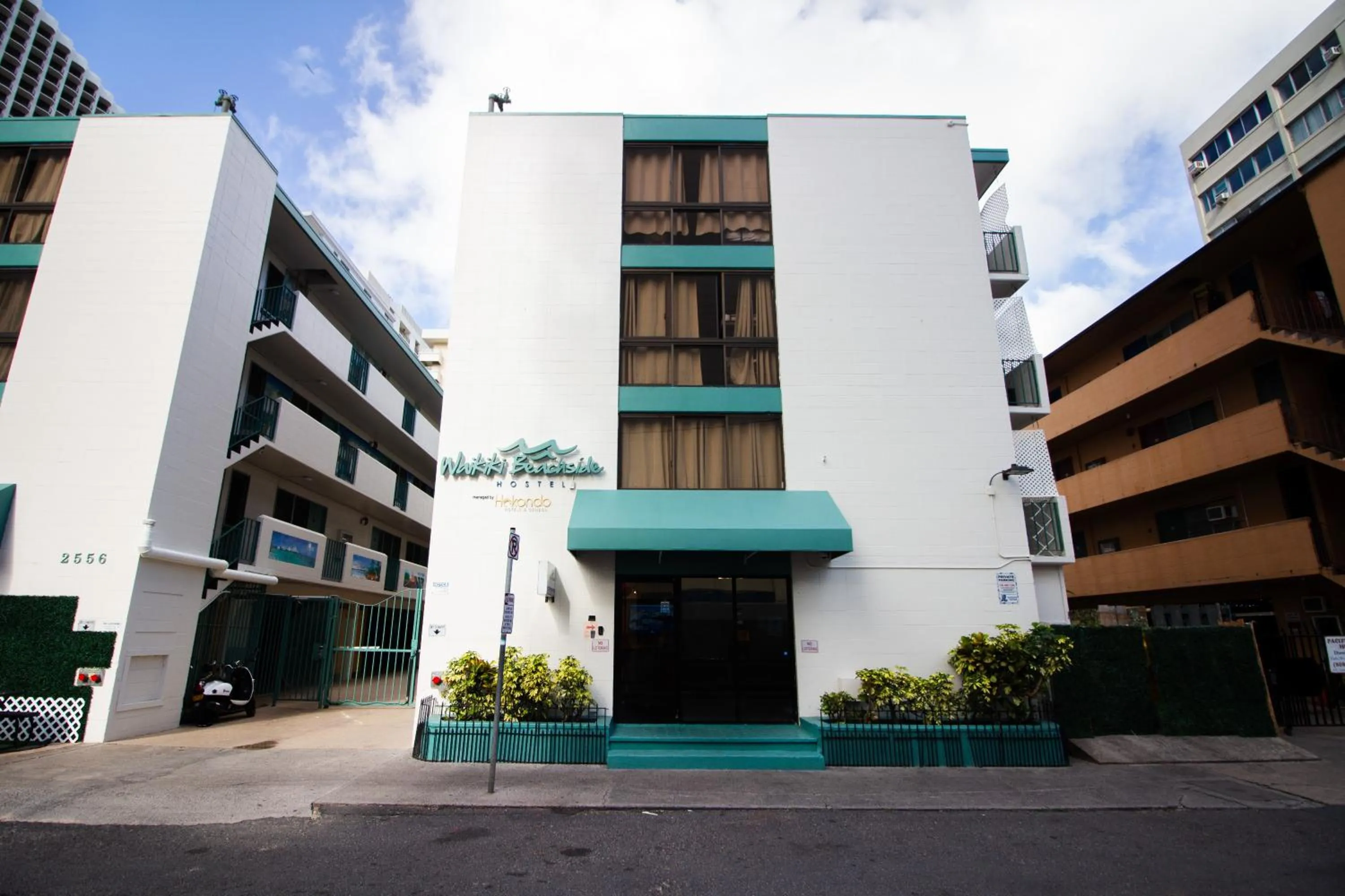 Waikiki Beachside Hostel