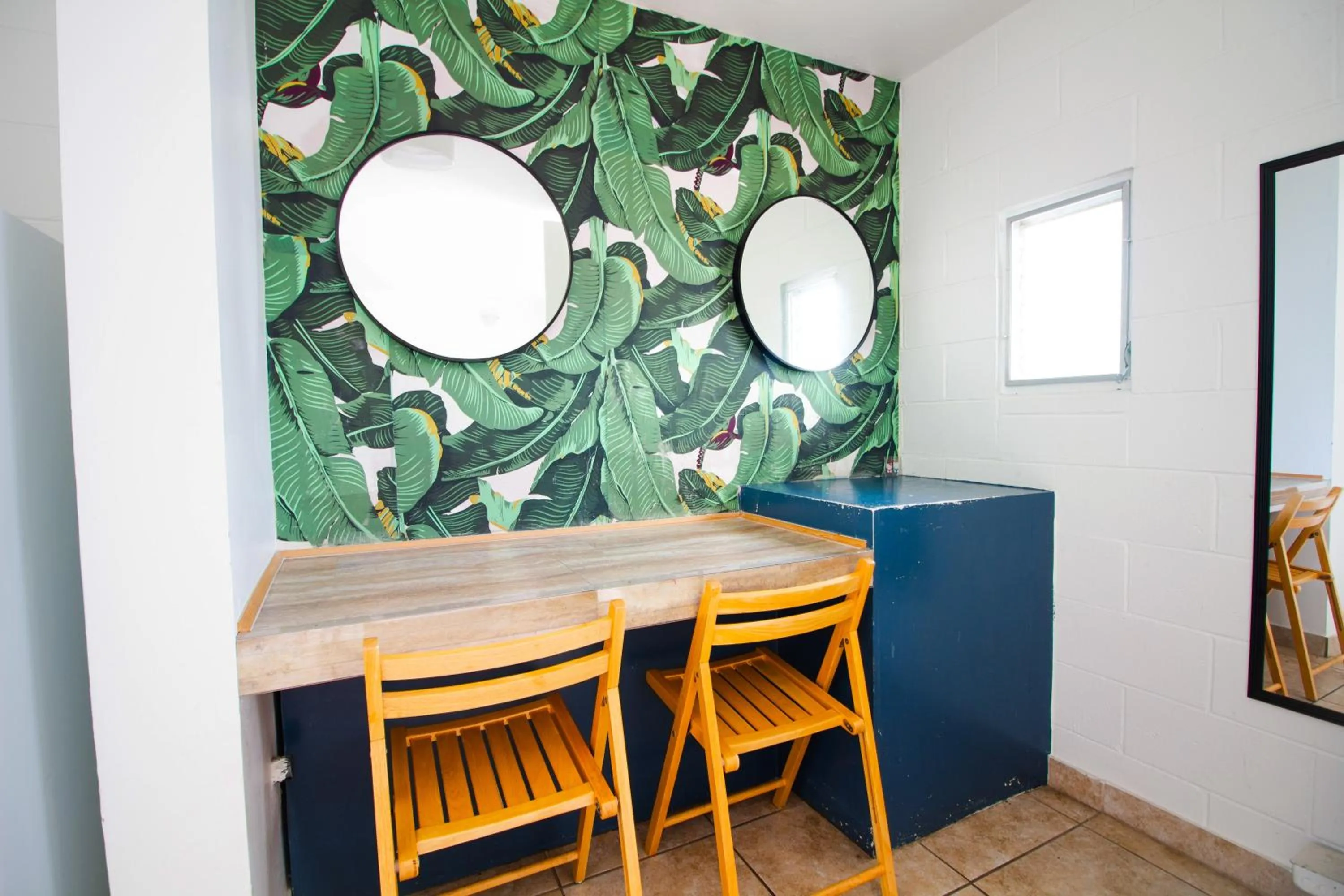 Waikiki Beachside Hostel