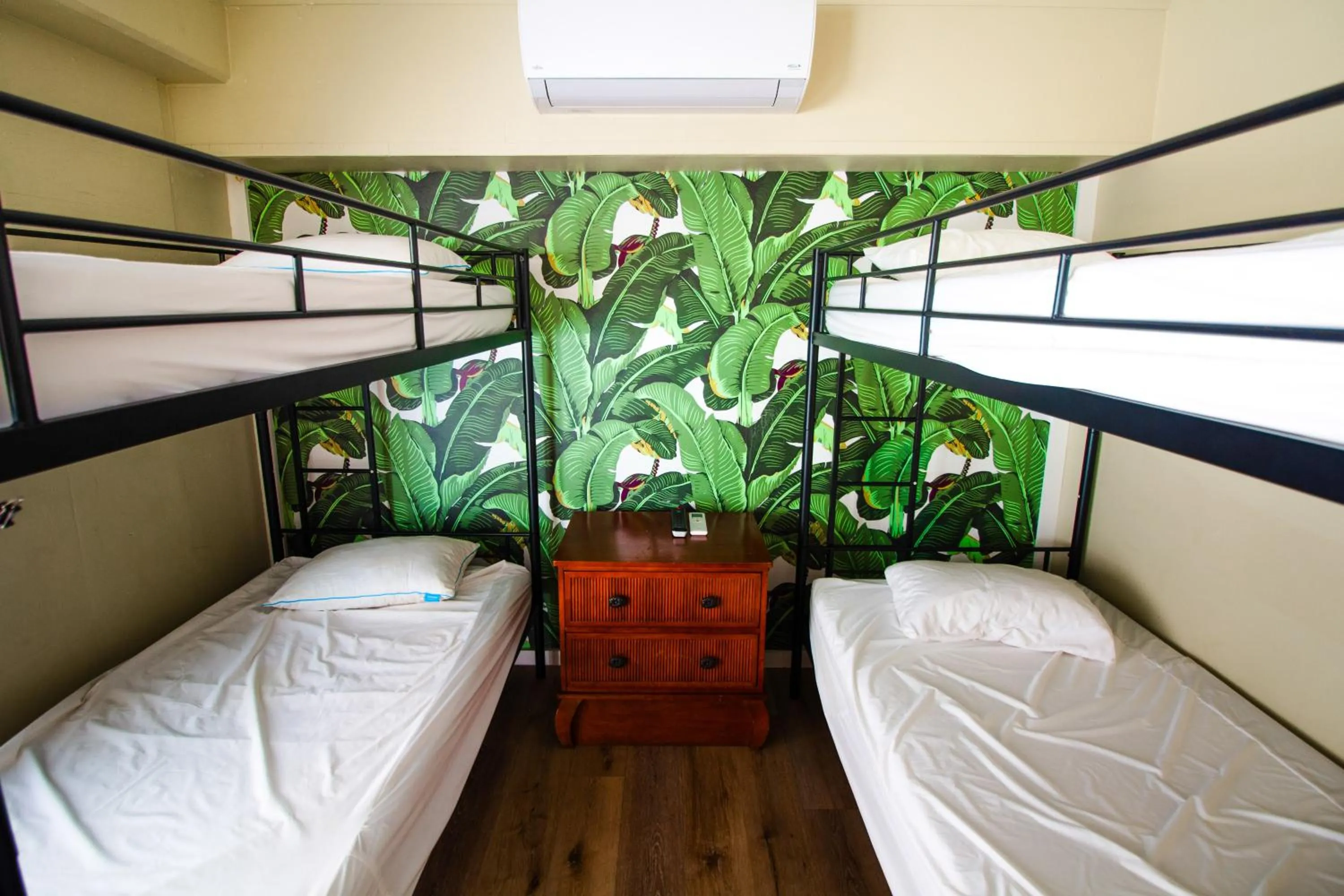 Bed in Waikiki Beachside Hostel