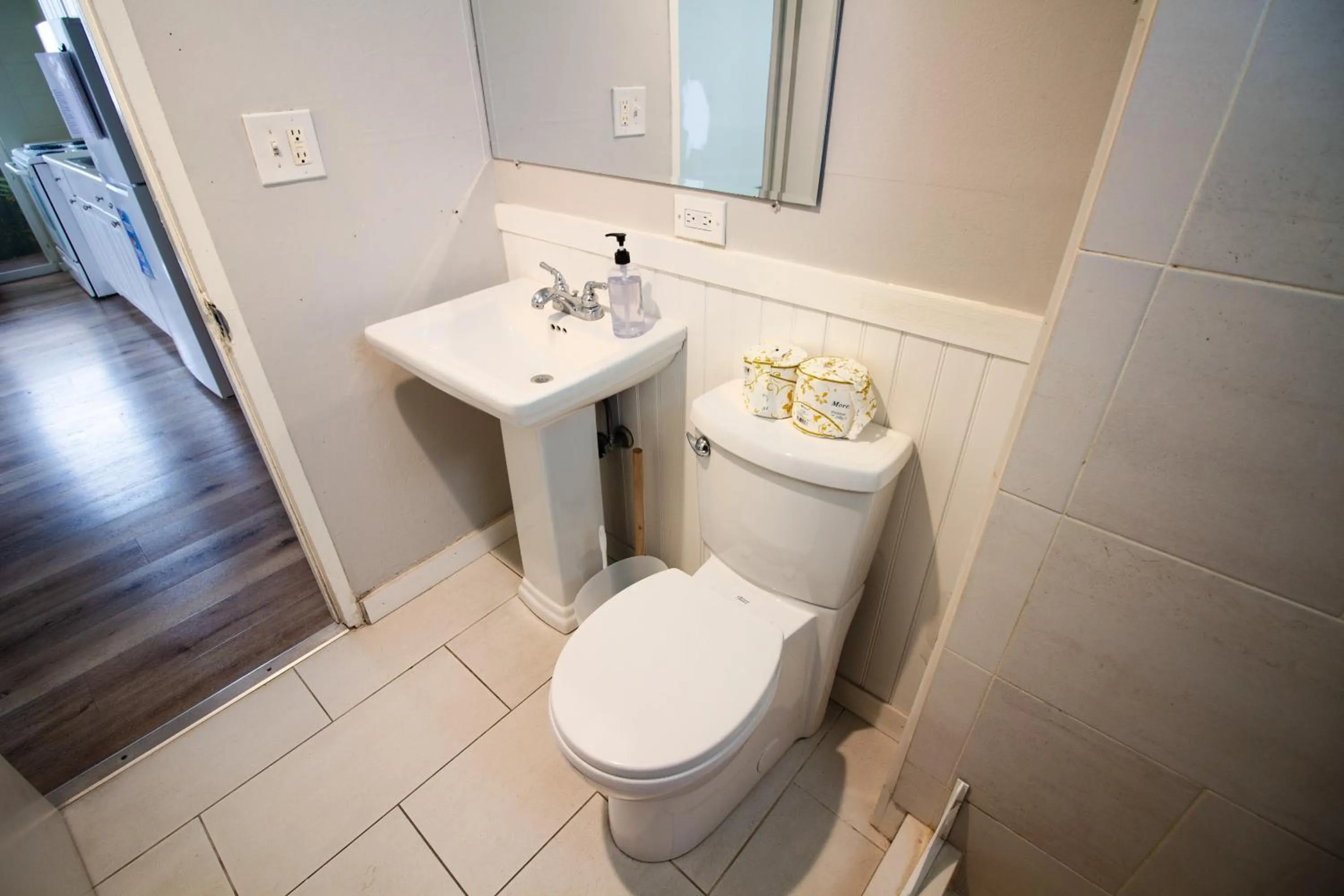 Waikiki Beachside Hostel