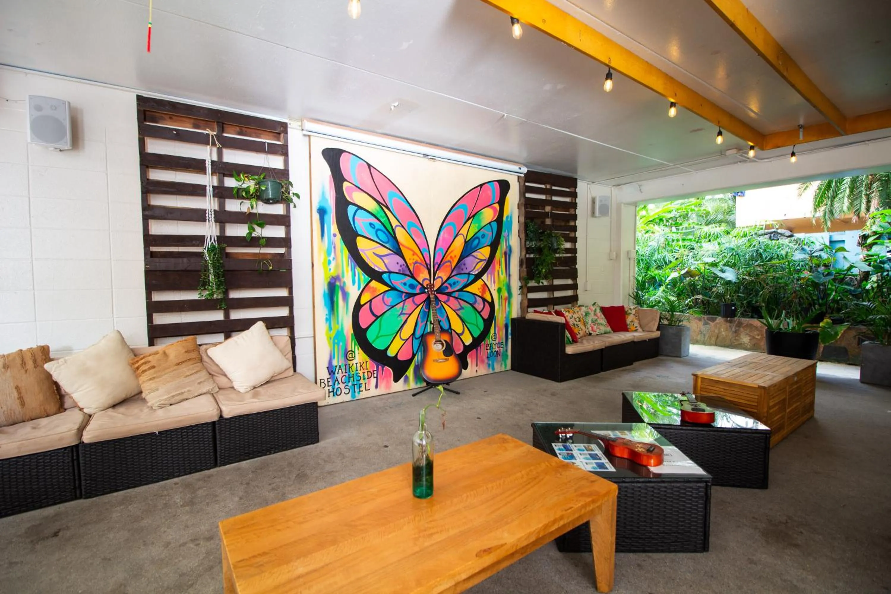 Lounge or bar in Waikiki Beachside Hostel