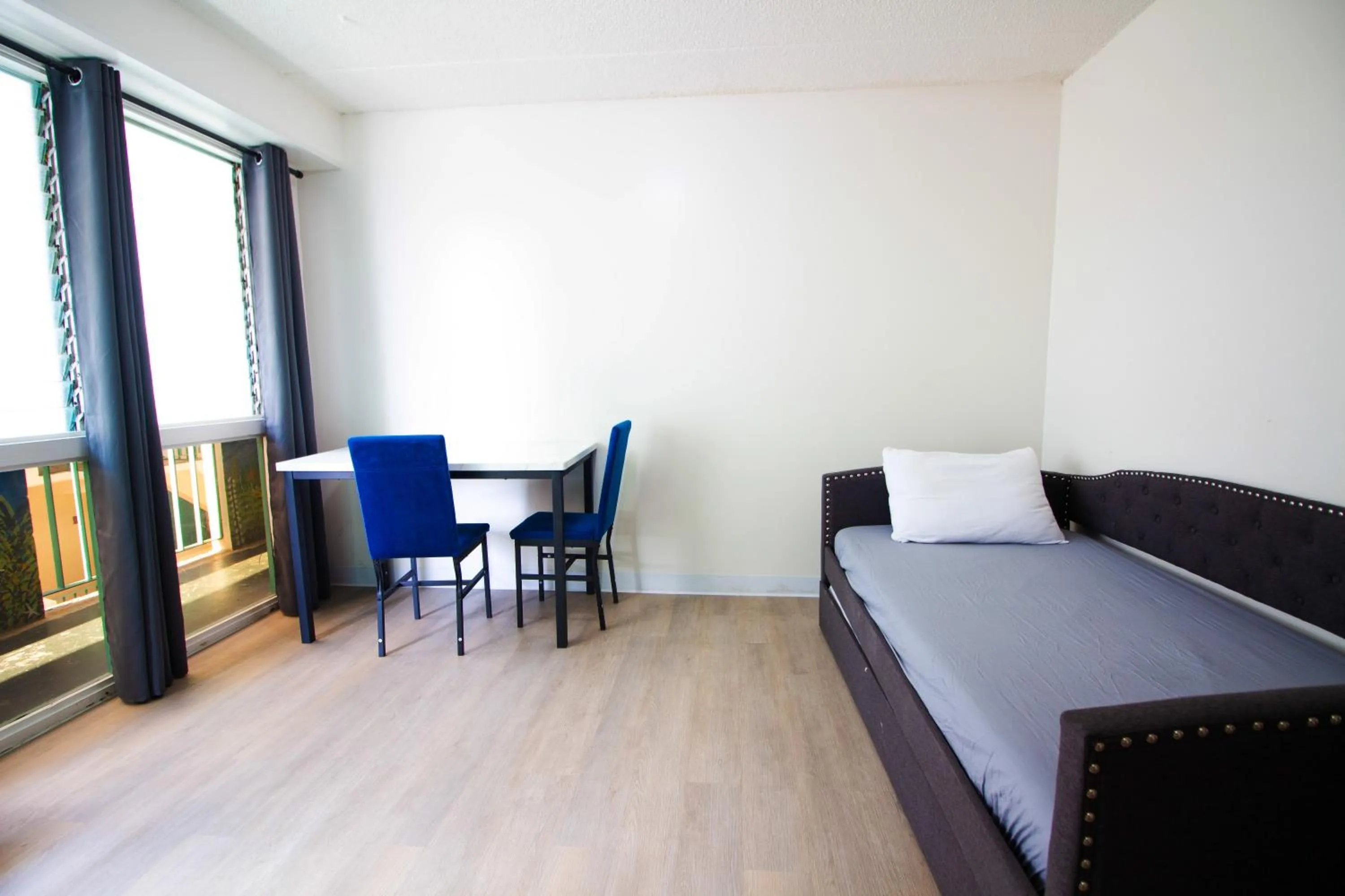 Bed in Waikiki Beachside Hostel