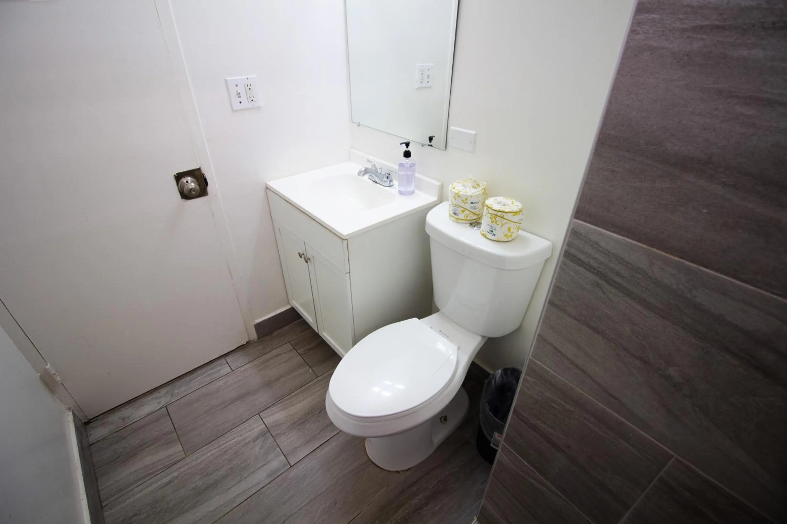 Waikiki Beachside Hostel