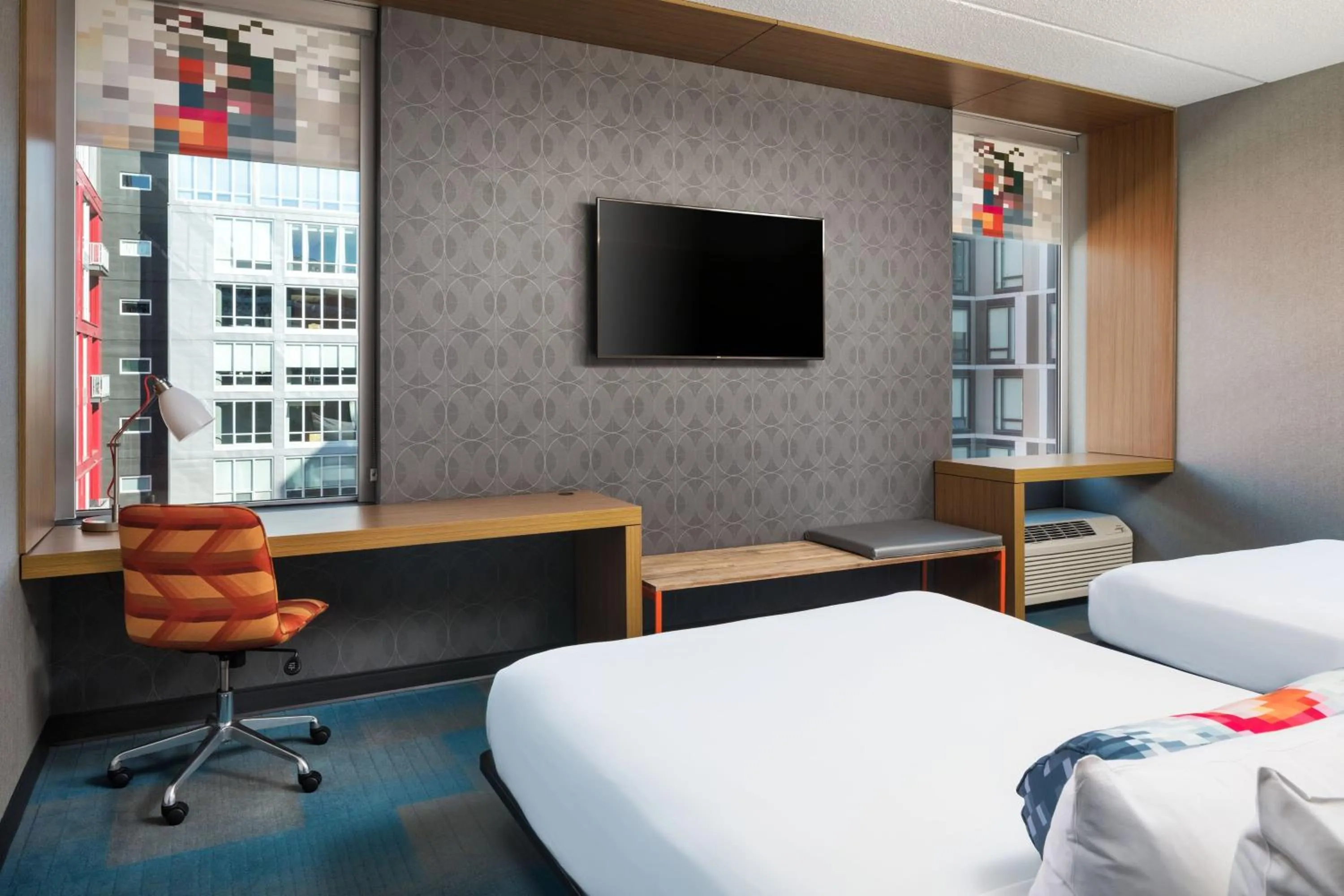 Photo of the whole room, Bed in Aloft Minneapolis