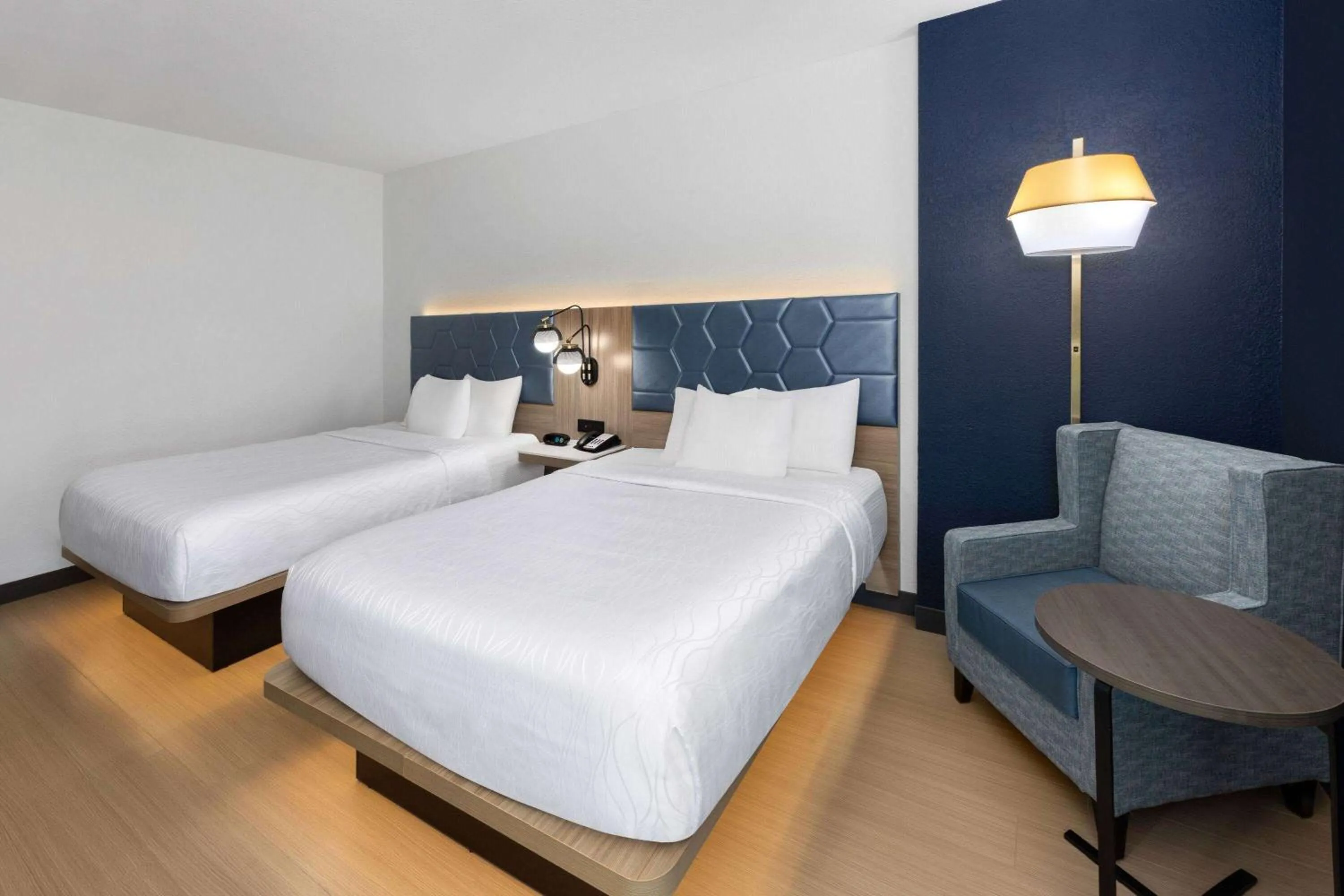 Photo of the whole room, Bed in La Quinta by Wyndham San Antonio Northwest