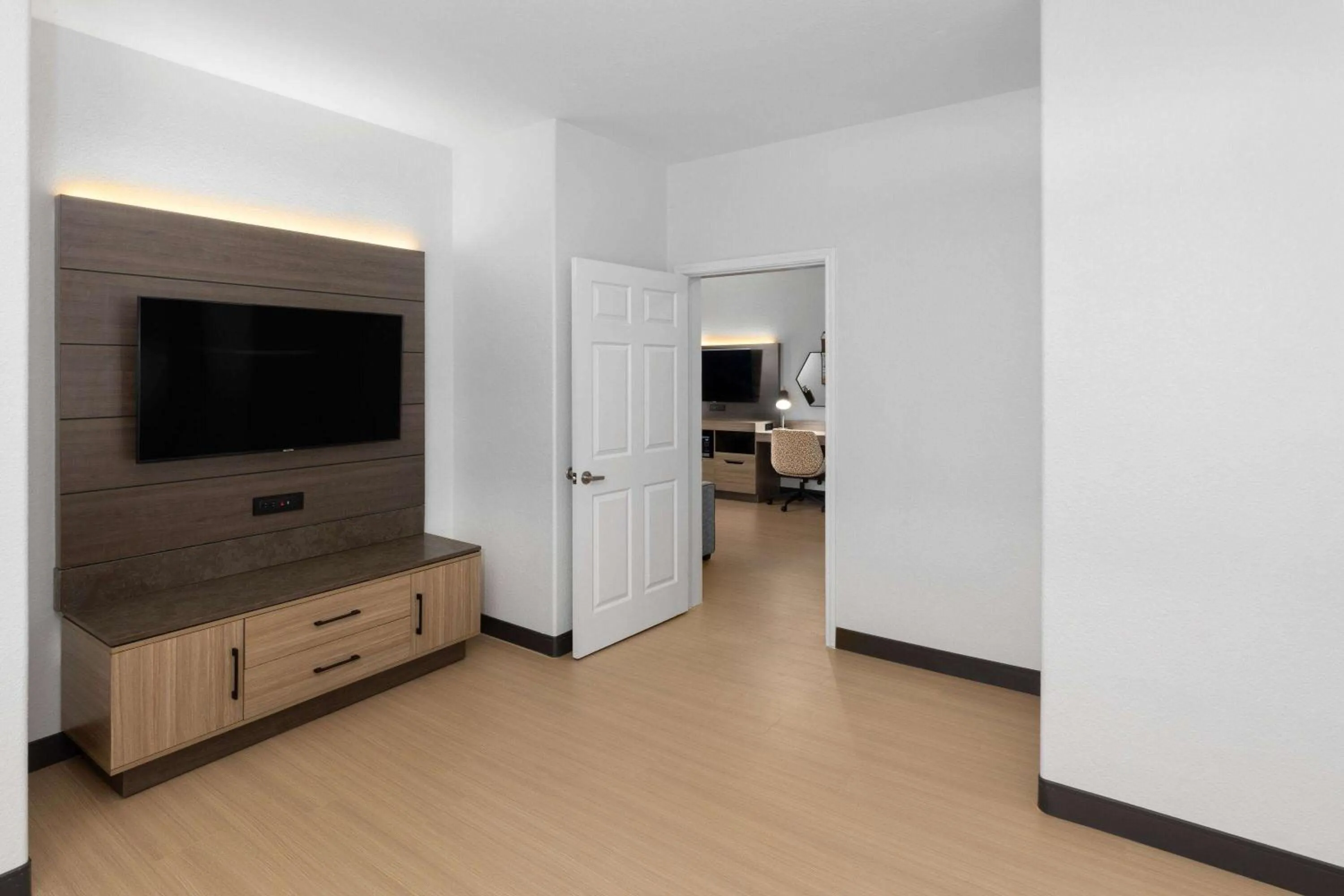 Photo of the whole room in La Quinta by Wyndham San Antonio Northwest