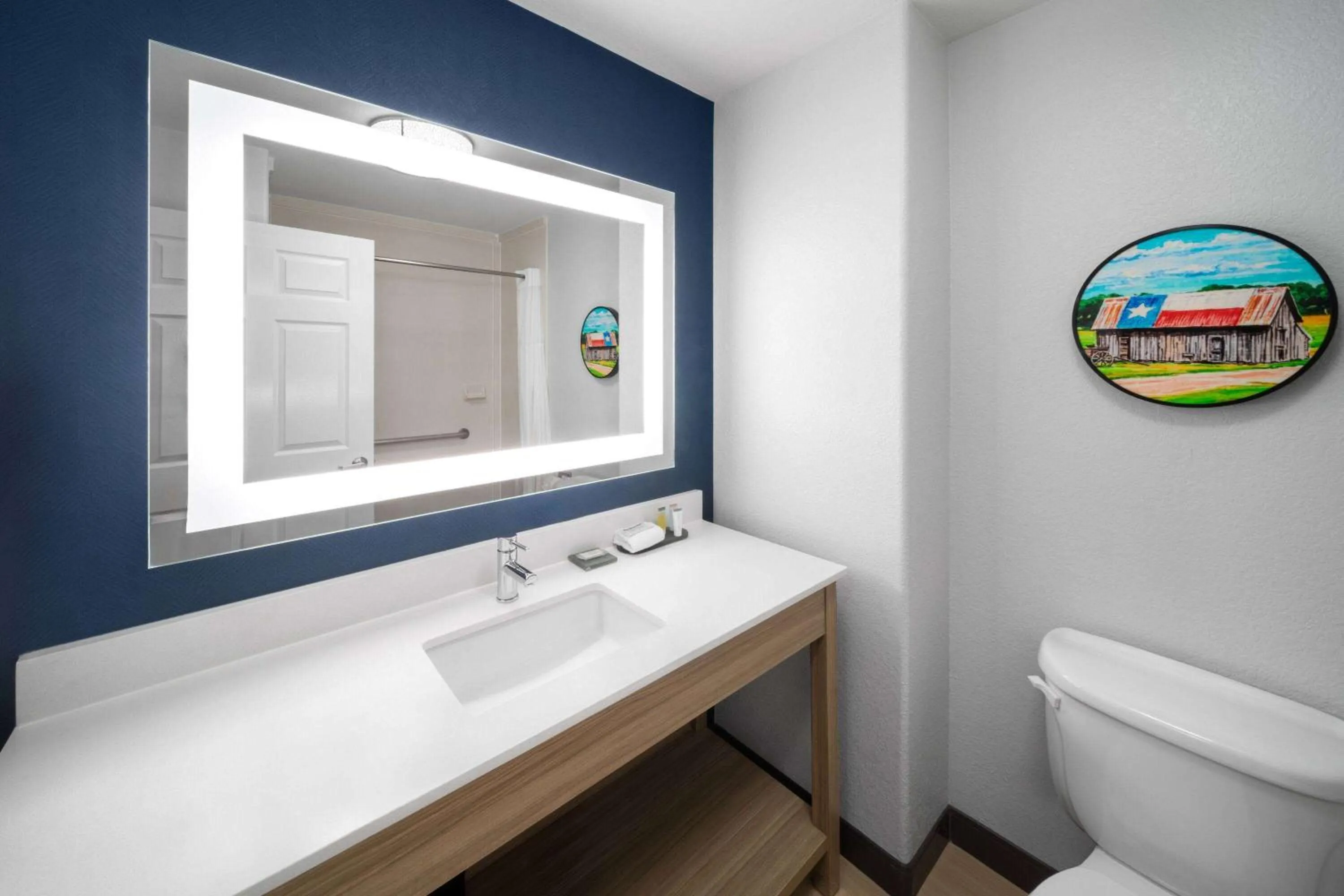 TV and multimedia in La Quinta by Wyndham San Antonio Northwest