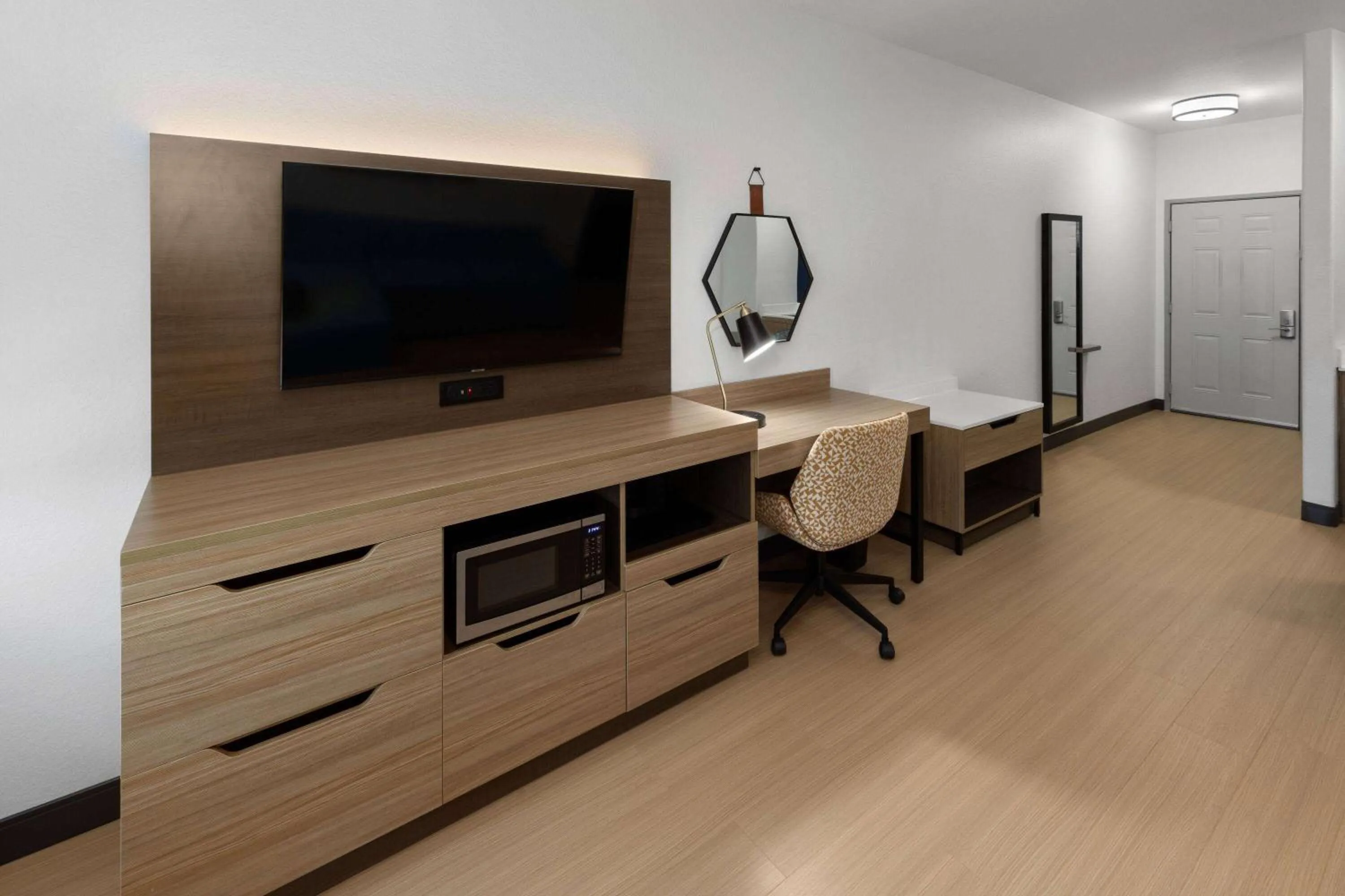 Photo of the whole room, Bed in La Quinta by Wyndham San Antonio Northwest