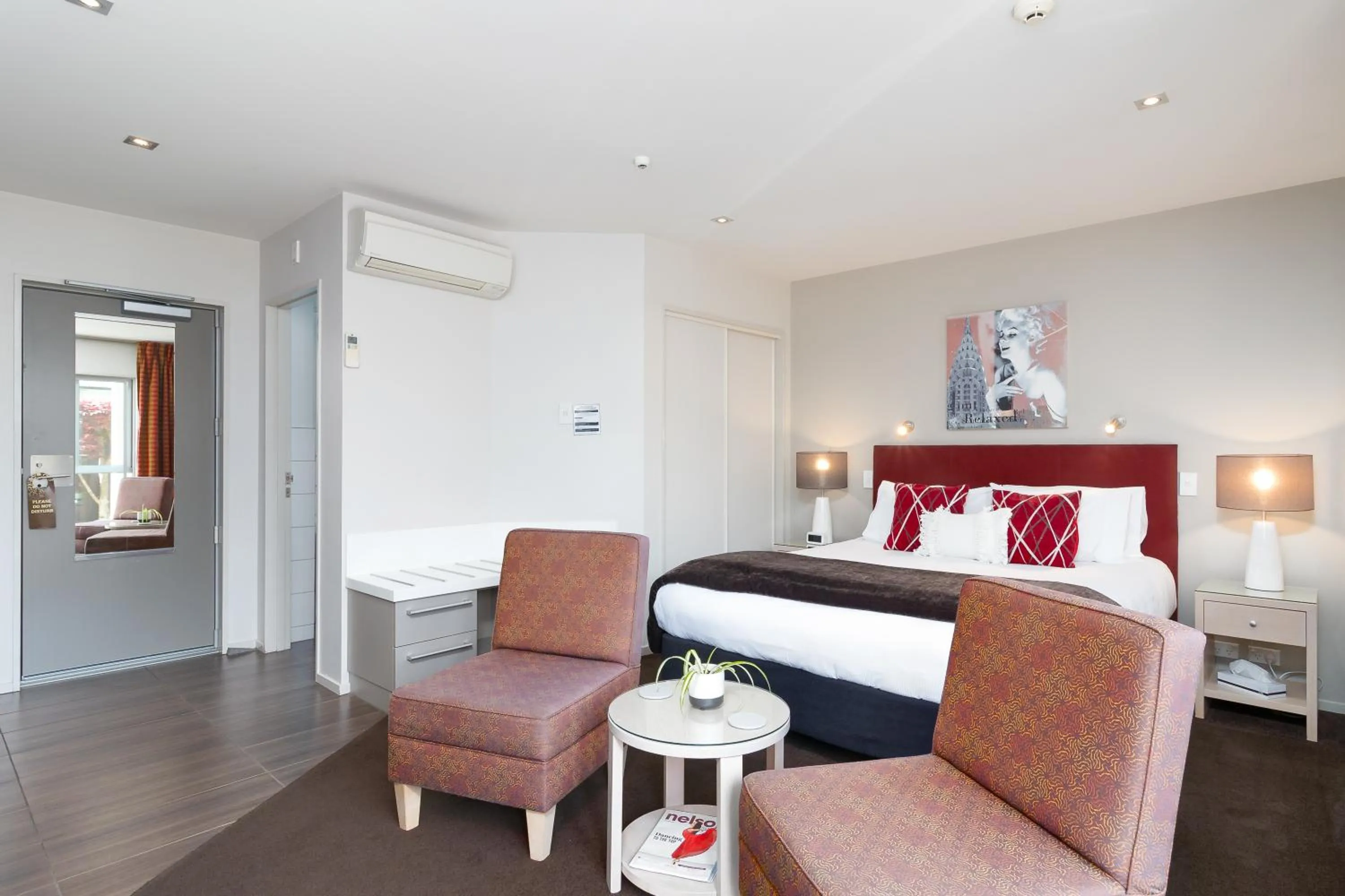 Photo of the whole room, Bed in Century Park