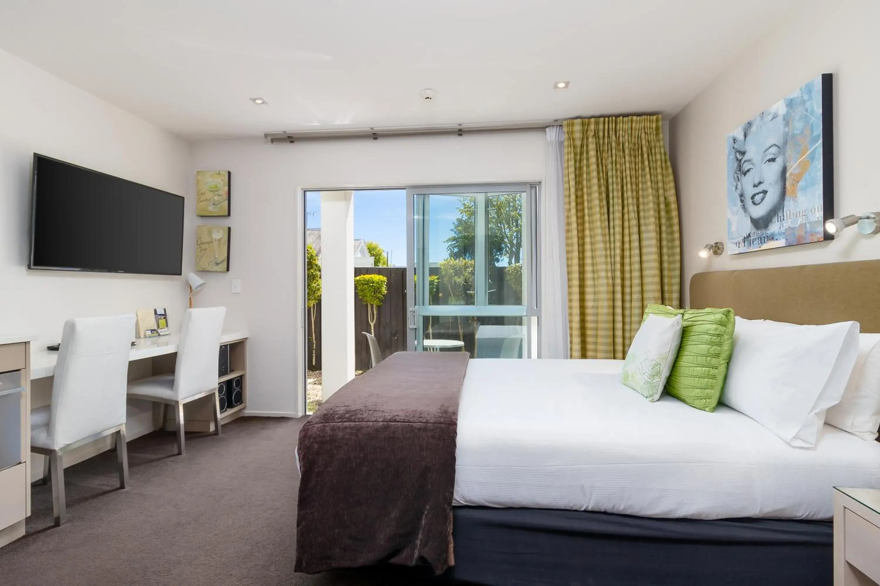 Standard Queen Studio – Disabled Access in Century Park Standard Queen Studio – Disabled Access in Century Park