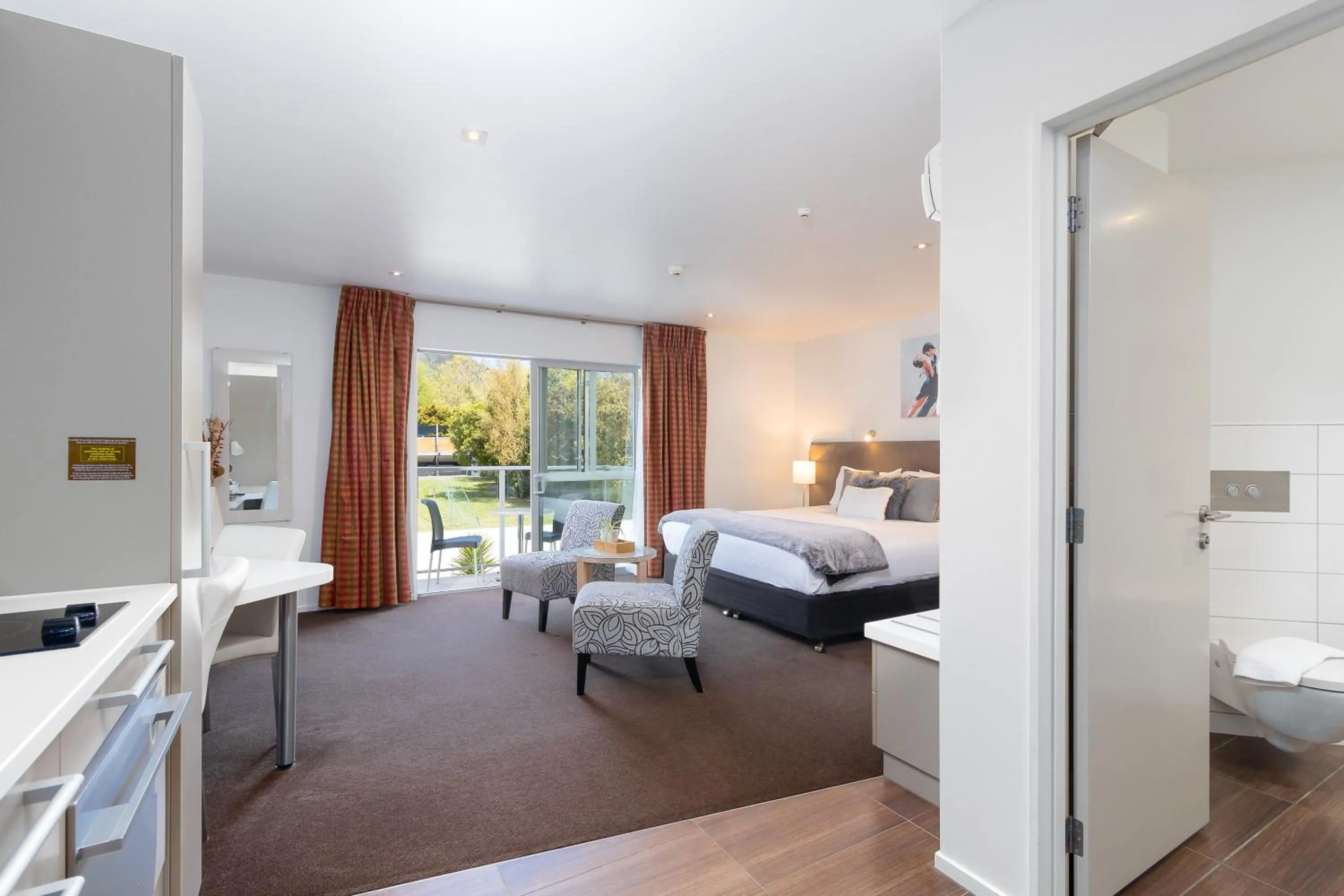 Photo of the whole room, Bed in Century Park