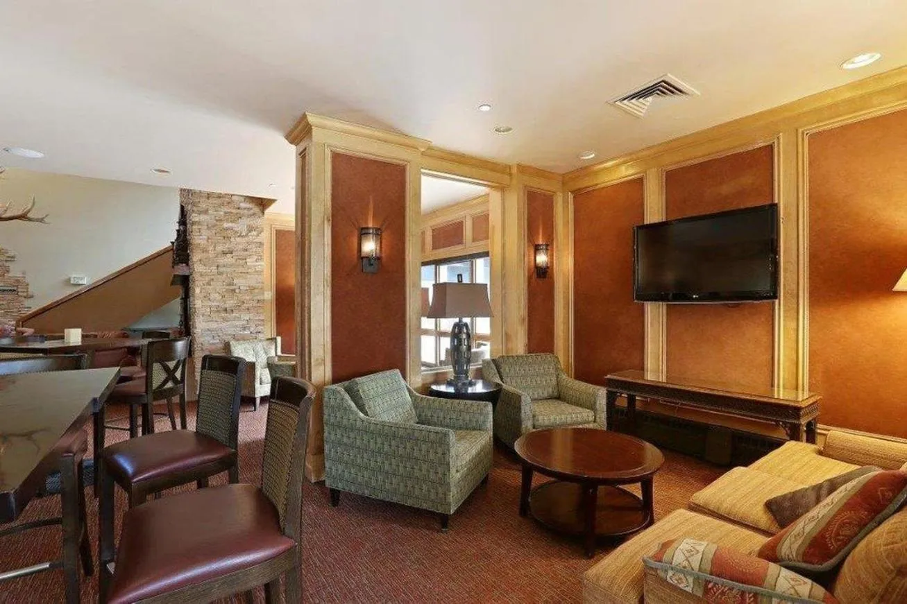Lounge or bar in The Keystone Lodge and Spa by Keystone Resort