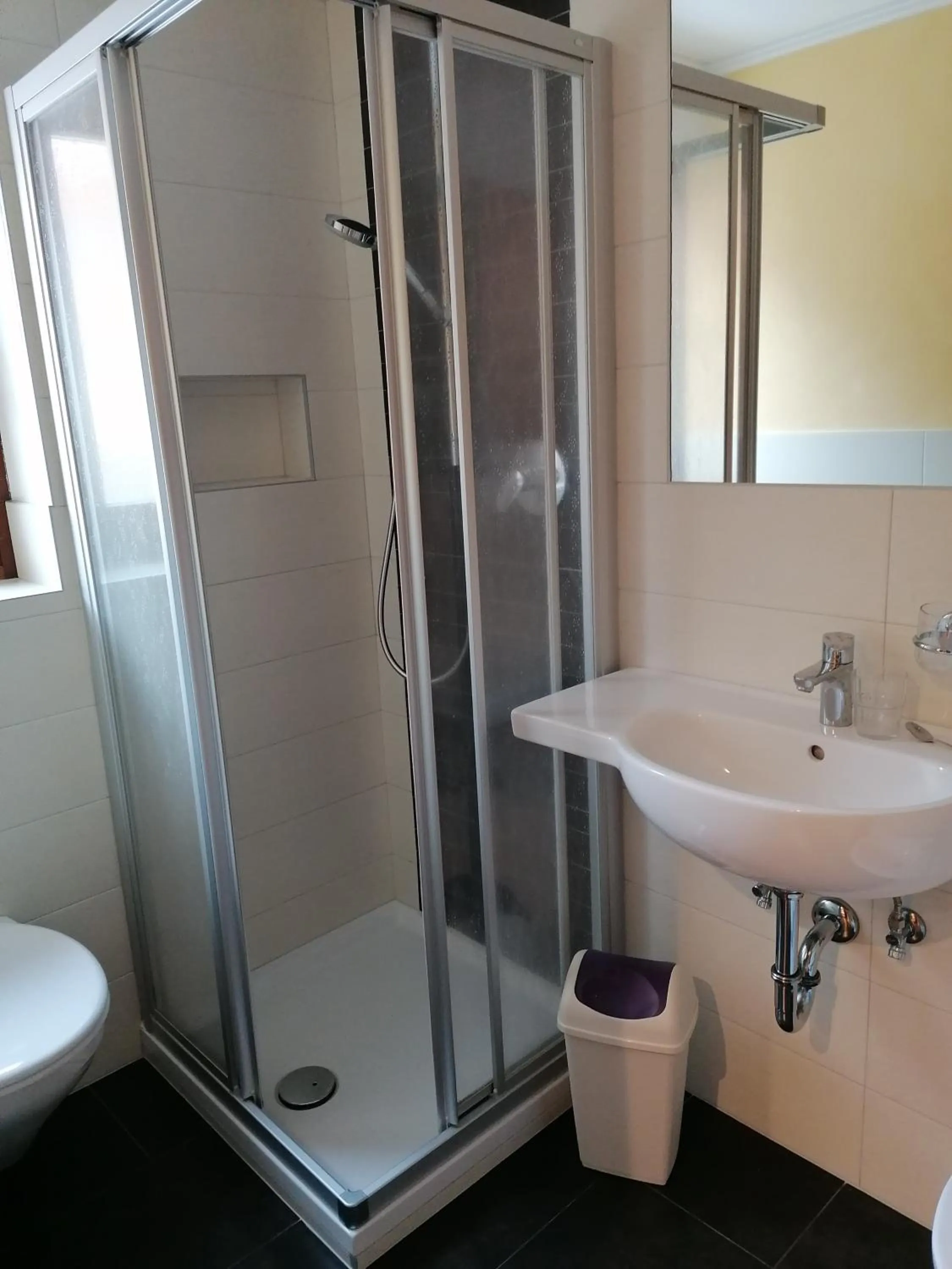 Shower in Garnì Piz da L'Ander