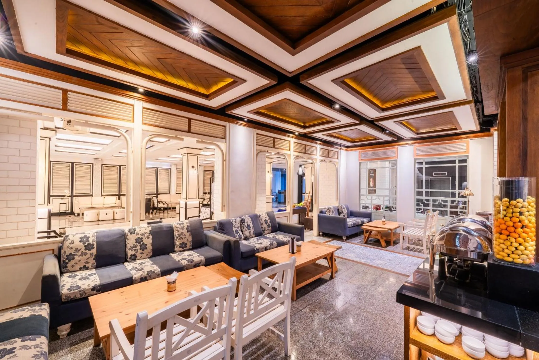 Restaurant/places to eat in Stark Boutique Hotel and Spa