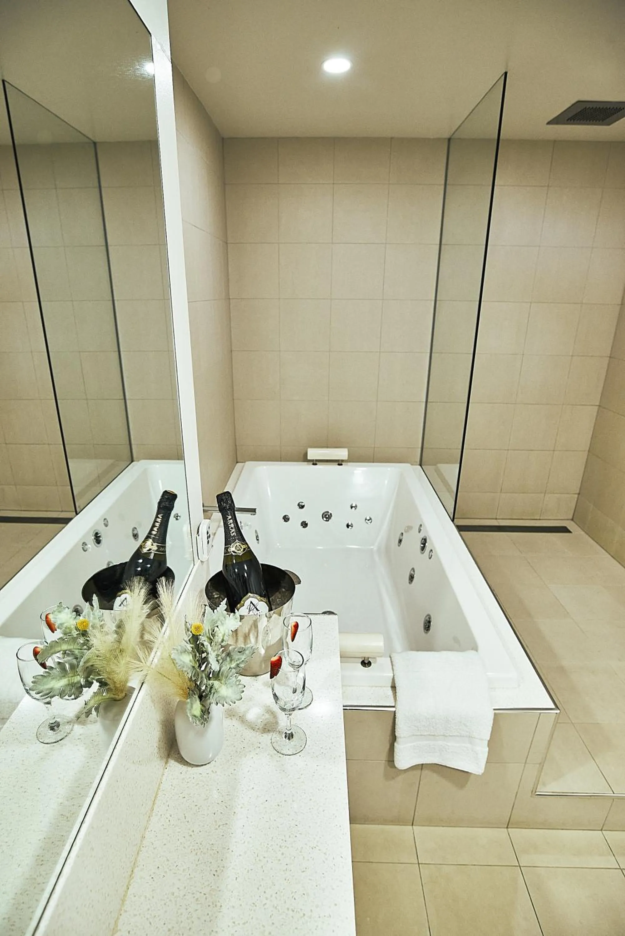 Bathroom in Salamanca Inn