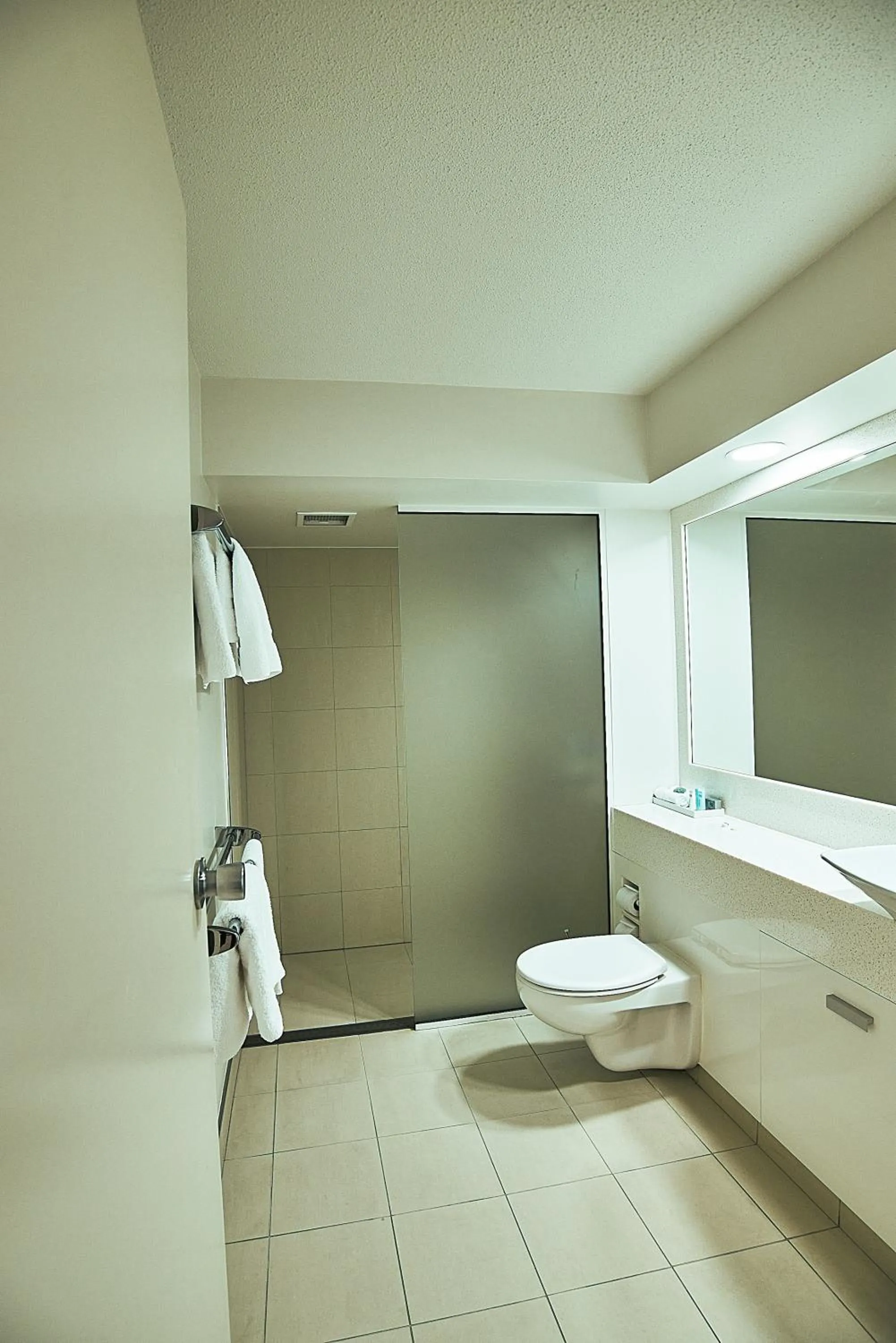 Toilet in Salamanca Inn